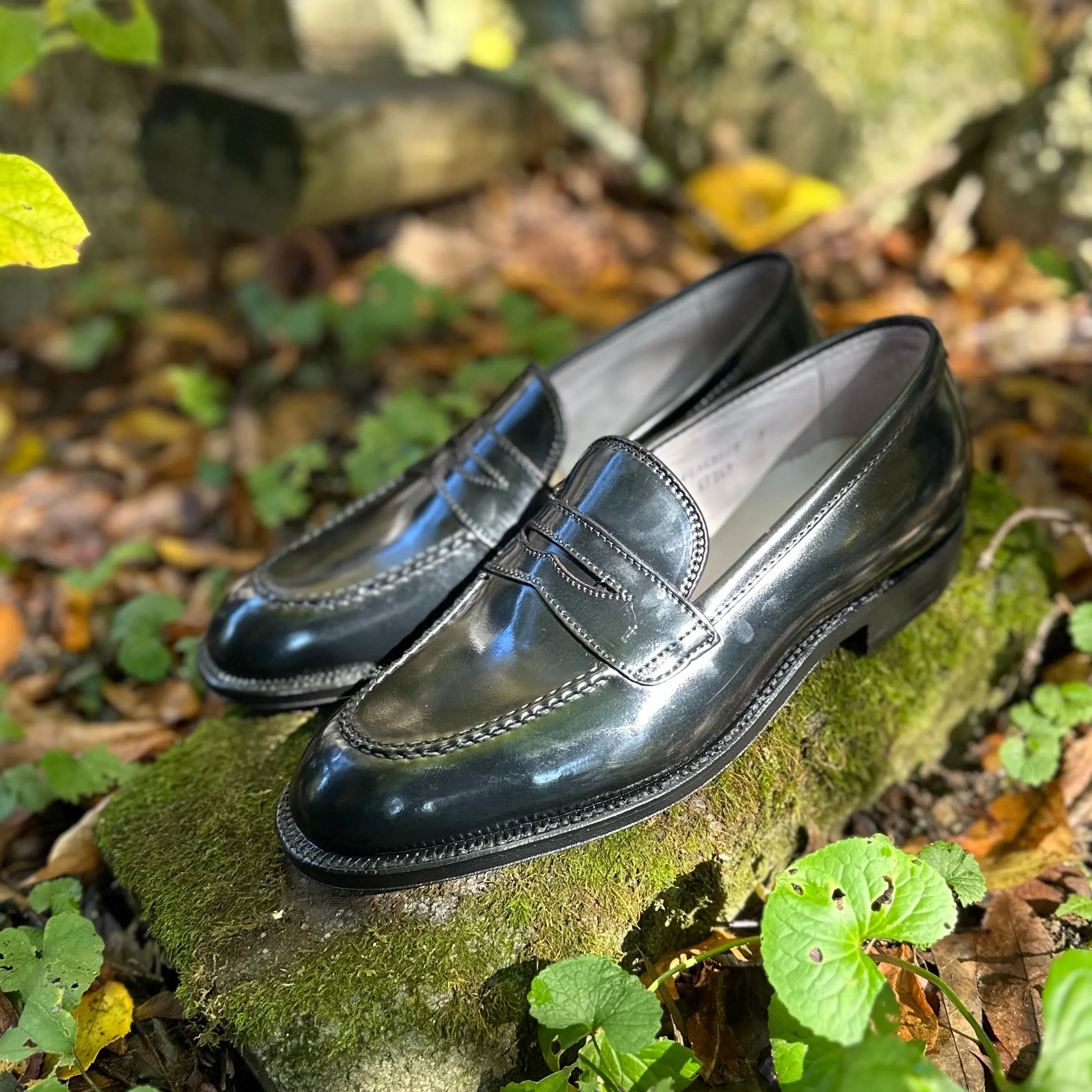 67269 - High Vamp Loafer in Black Shell Cordovan Hand-Burnished Grip Step