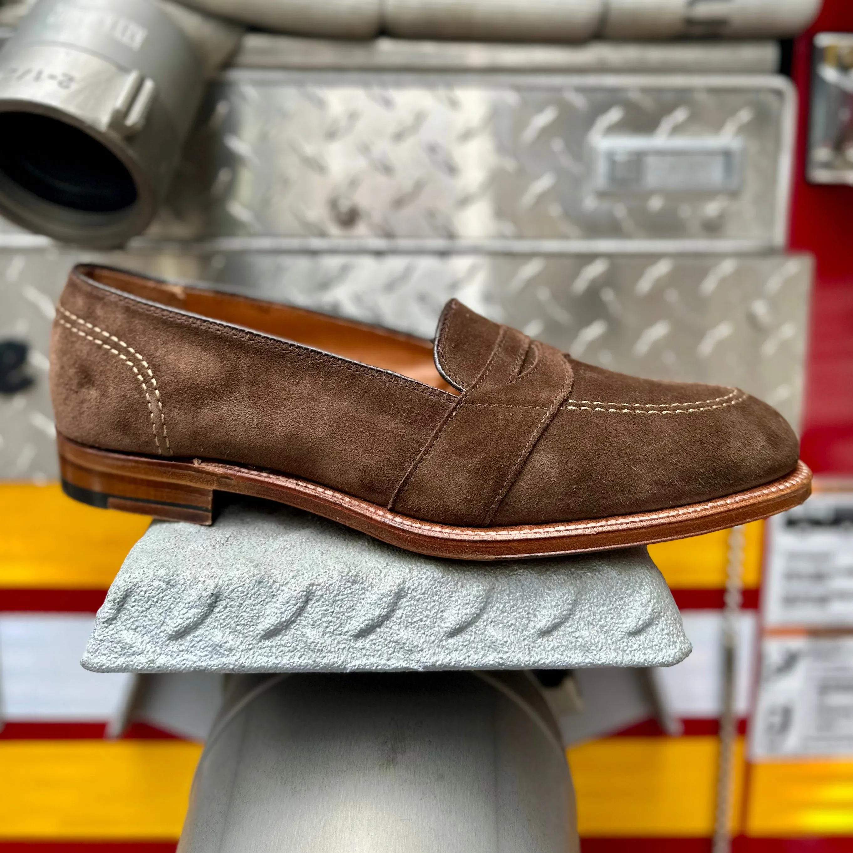 Timeless Support Durable Wear 68333 - Full Strap Loafer in Humus Suede