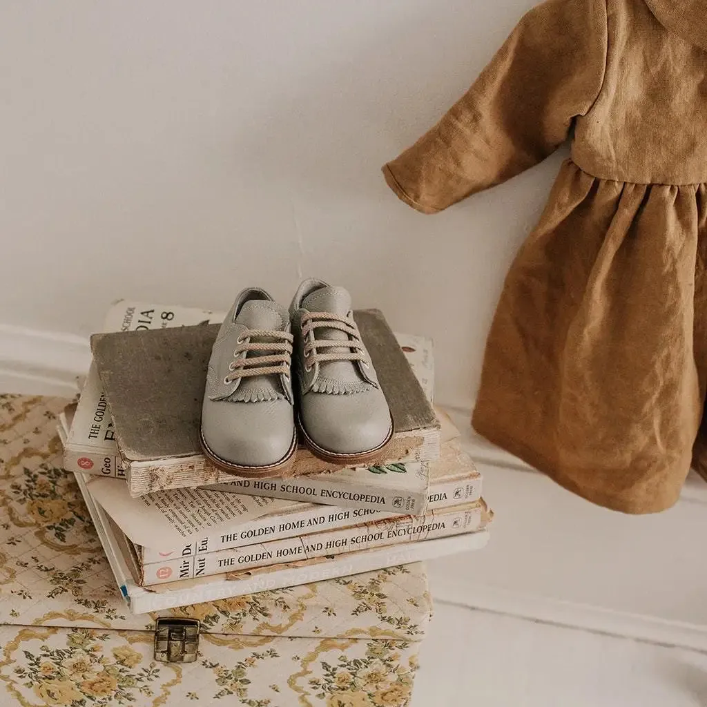 Artie Saddle - Dove Grey Button Kids