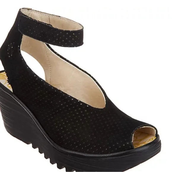 Biodegradable FLY LONDON YALA PERF - BLACK