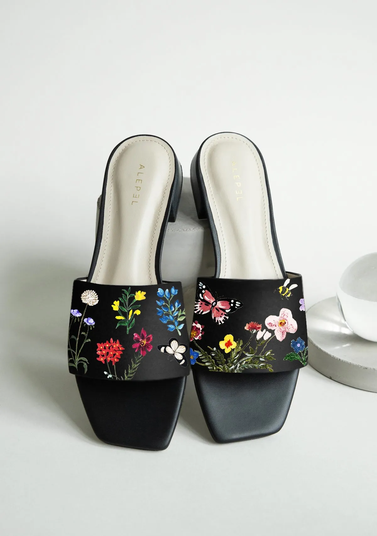 Classic Black Pressed Flowers Black Square