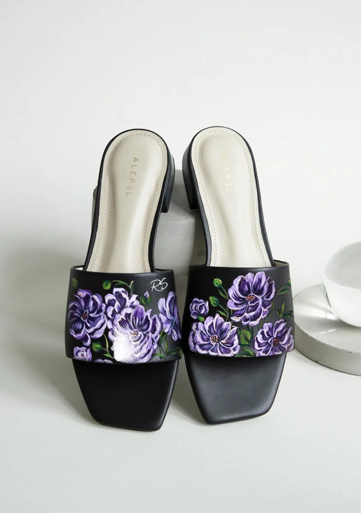 Comfort Footpad Cosmos Flower Black Square