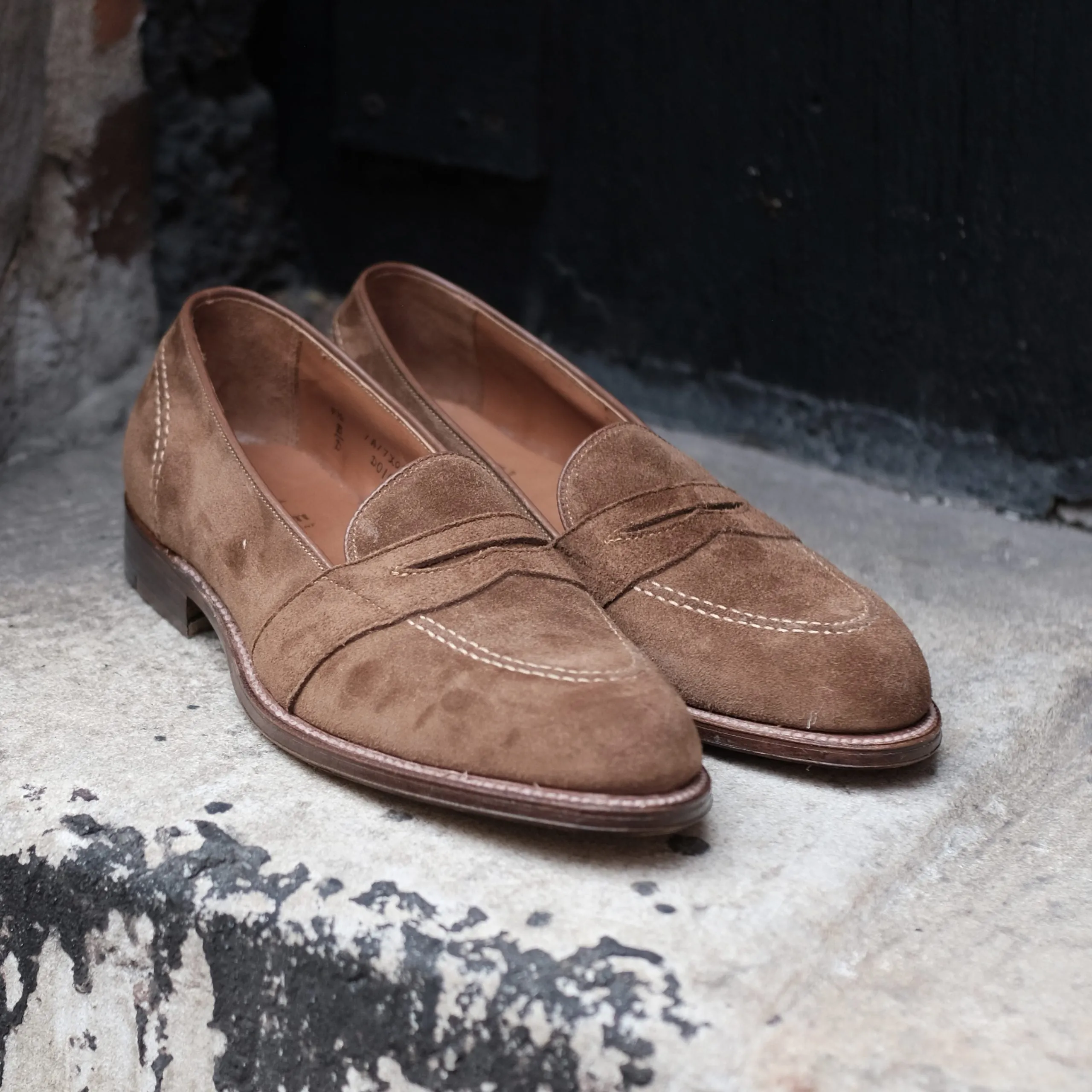 Freedom Move Lunch Break D0109 - Full Strap Loafer in Snuff Suede