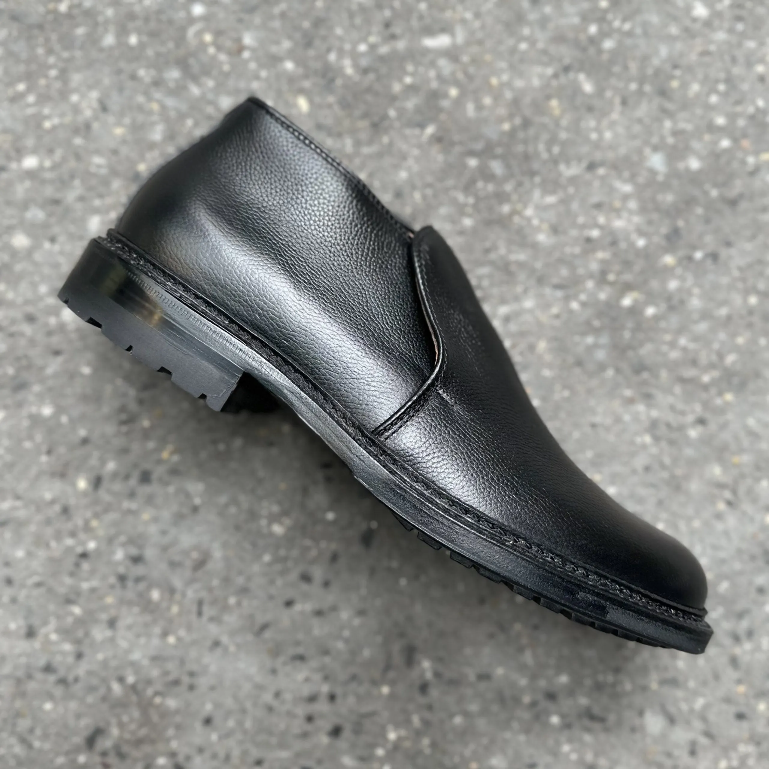 D2711C - 750 Chukka Boot in Black Regina Grain Military Grade