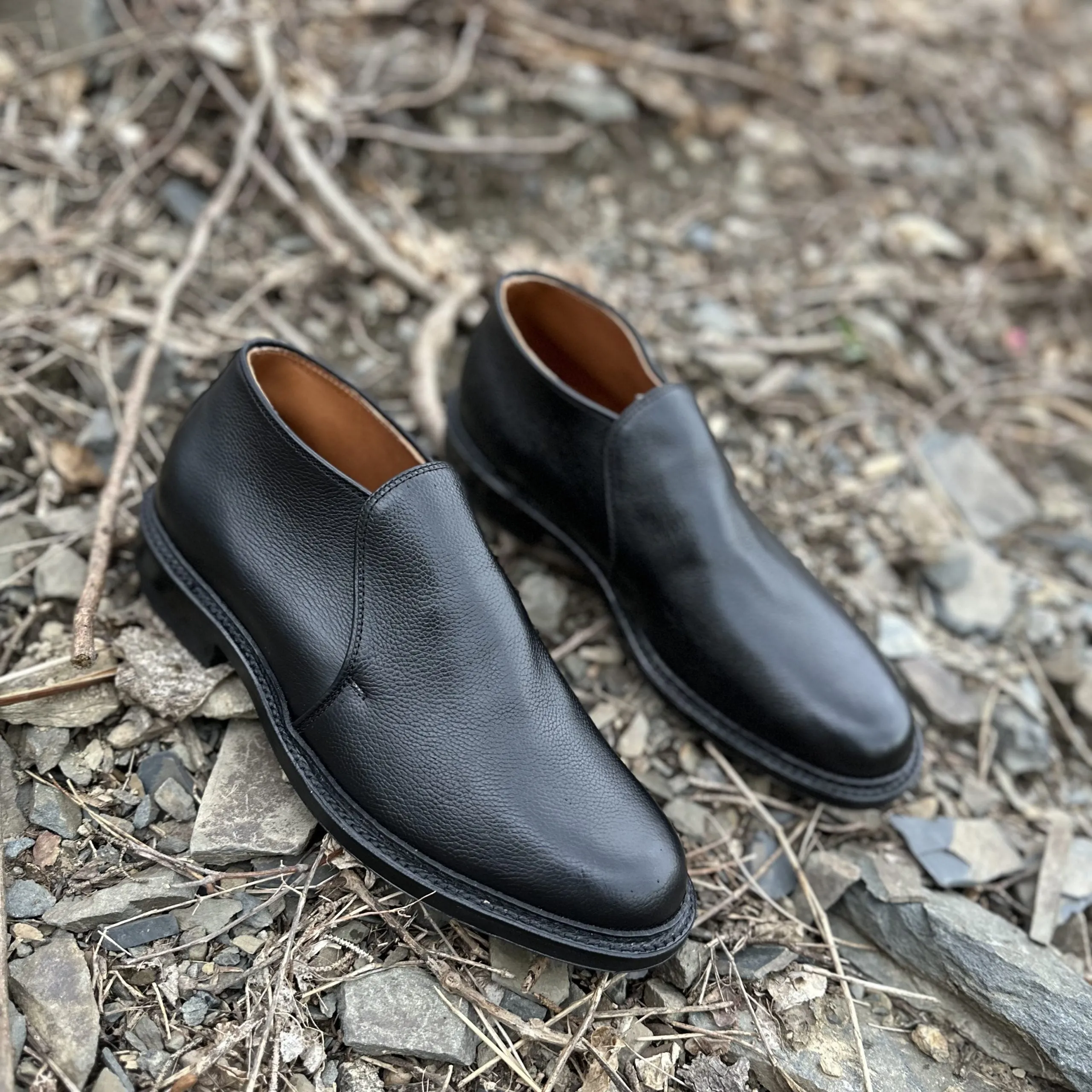D2711C - 750 Chukka Boot in Black Regina Grain Military Grade