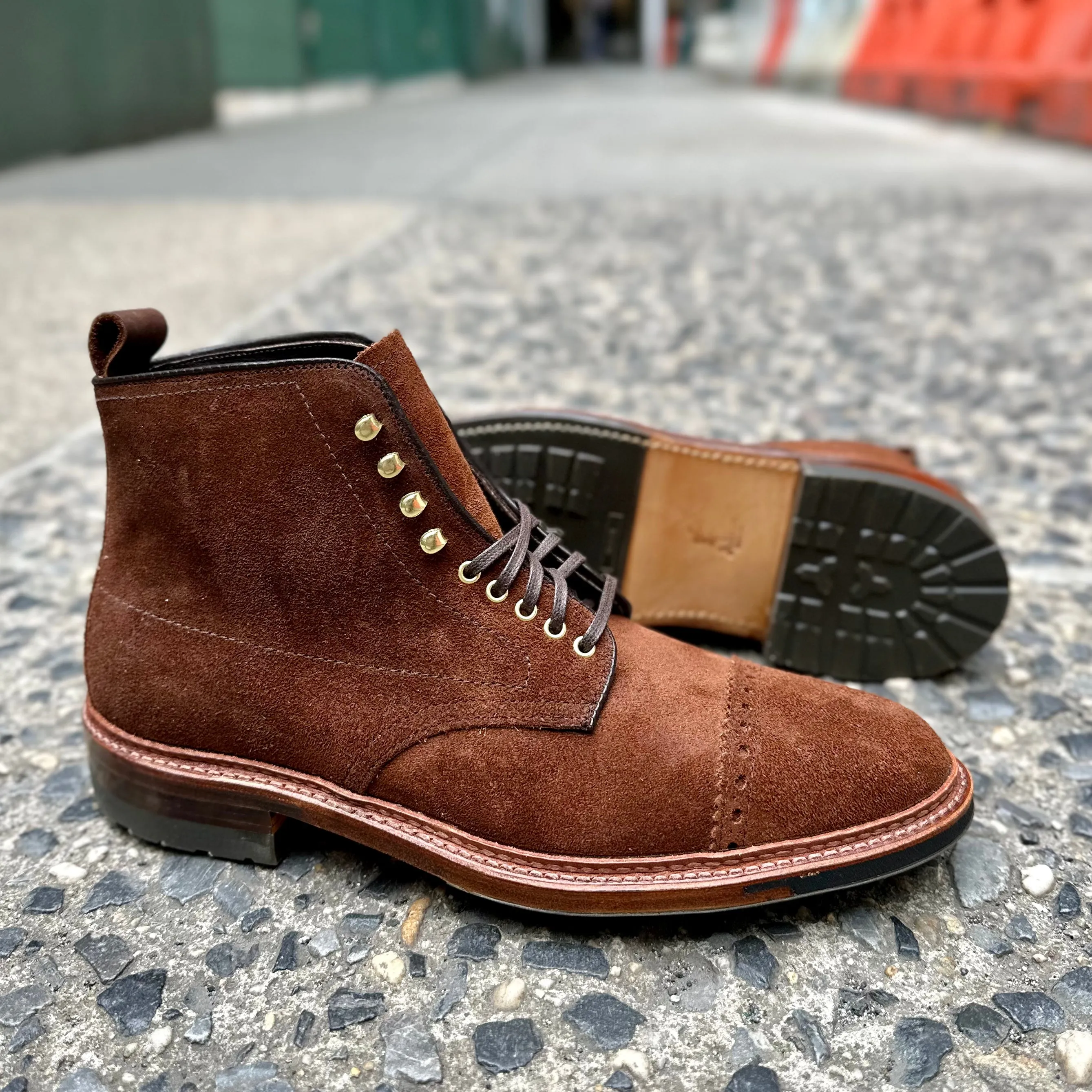 D6864HC - Jumper Boot in Tobacco Reverse Chamois Balanced feel