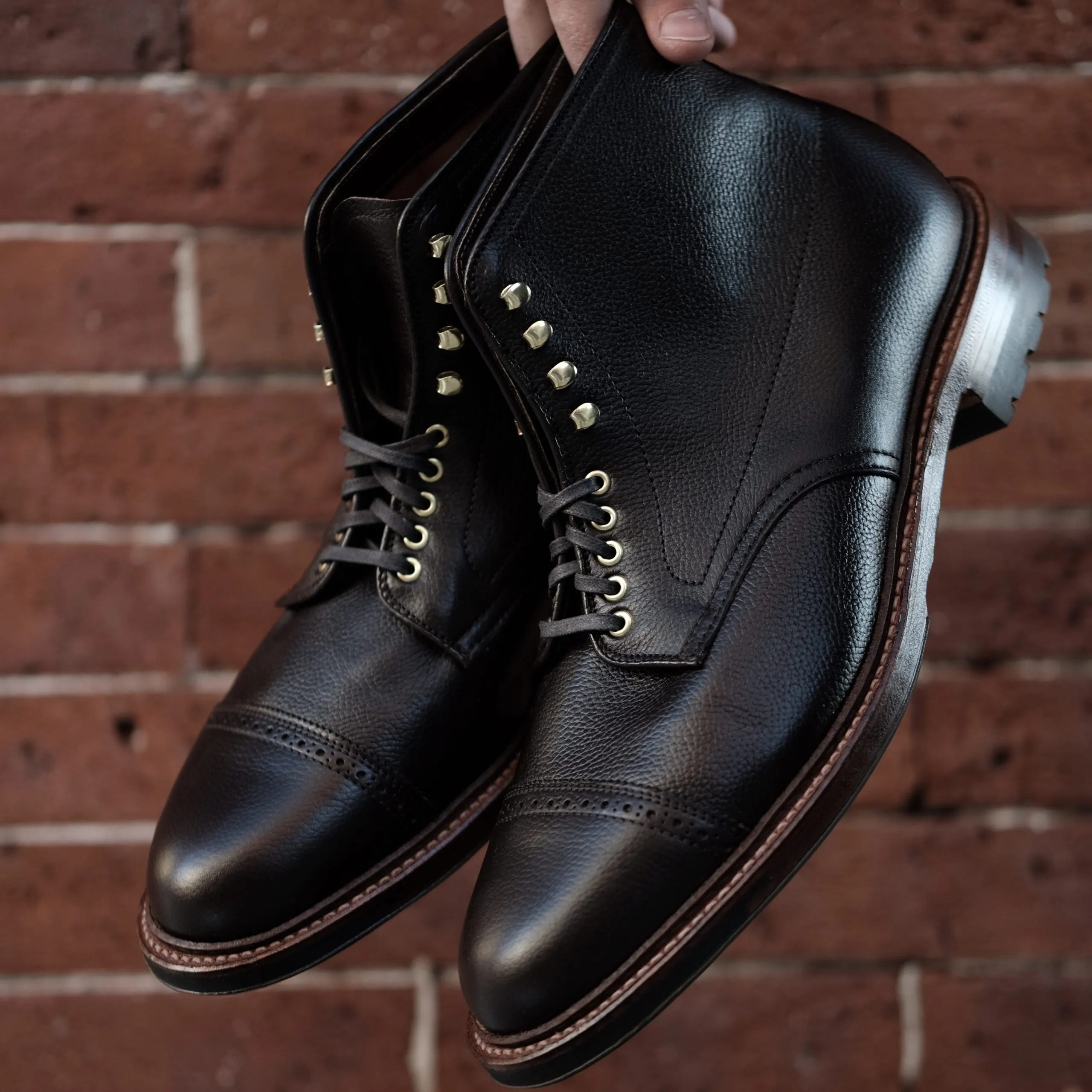 D9819HC - Jumper Boot in Regina Brown Grain Adjustable Strap