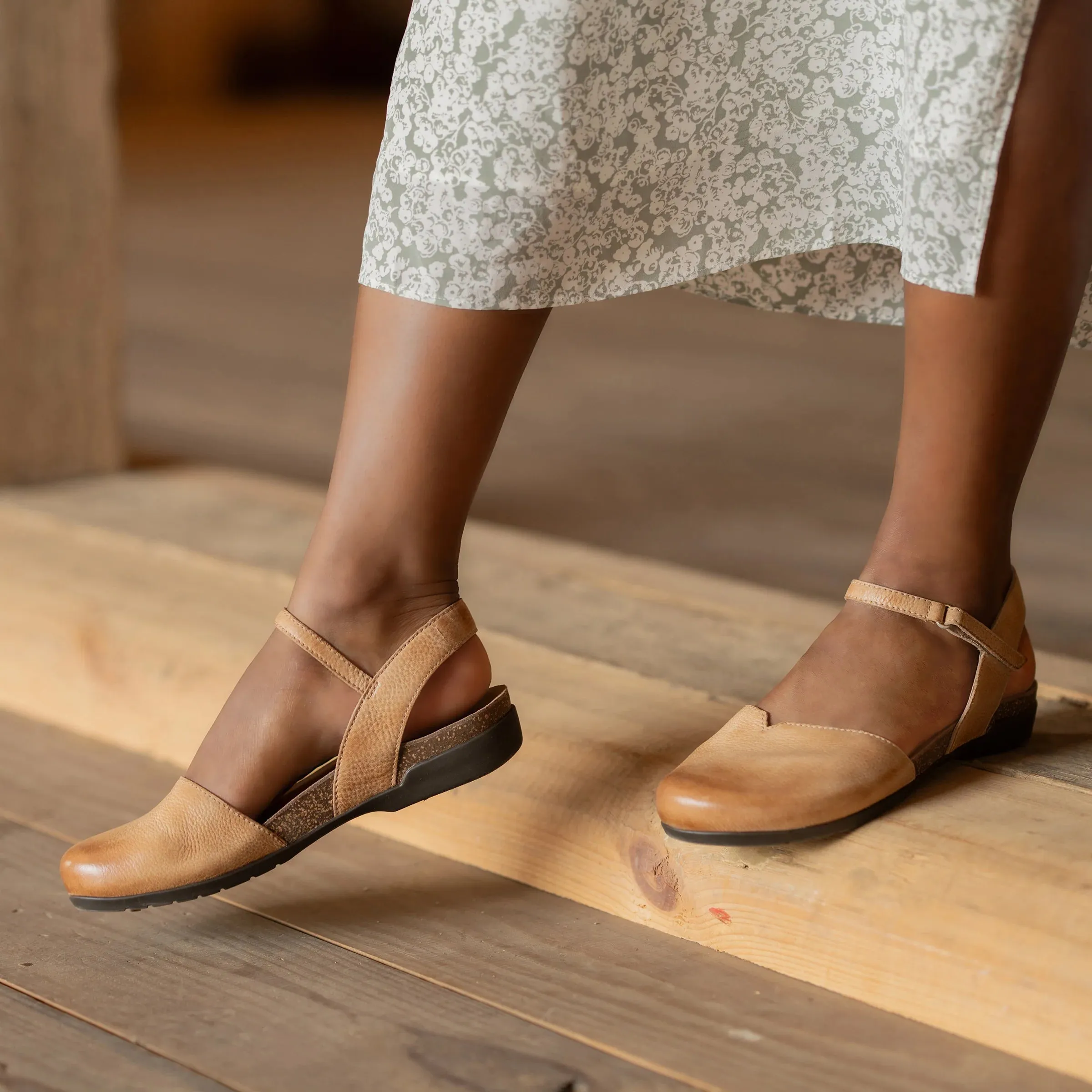 DANSKO ROWAN - HONEY Breathable Design