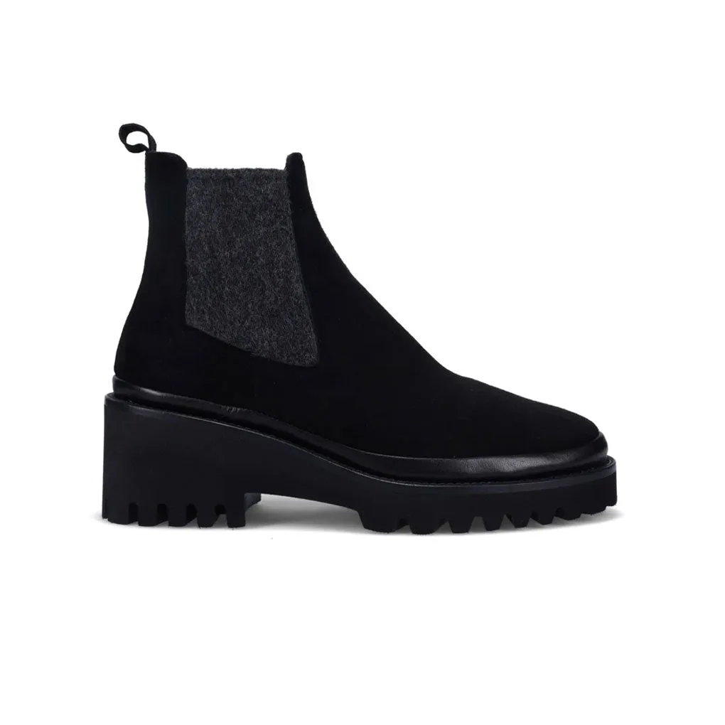Emmaline Urban Trek