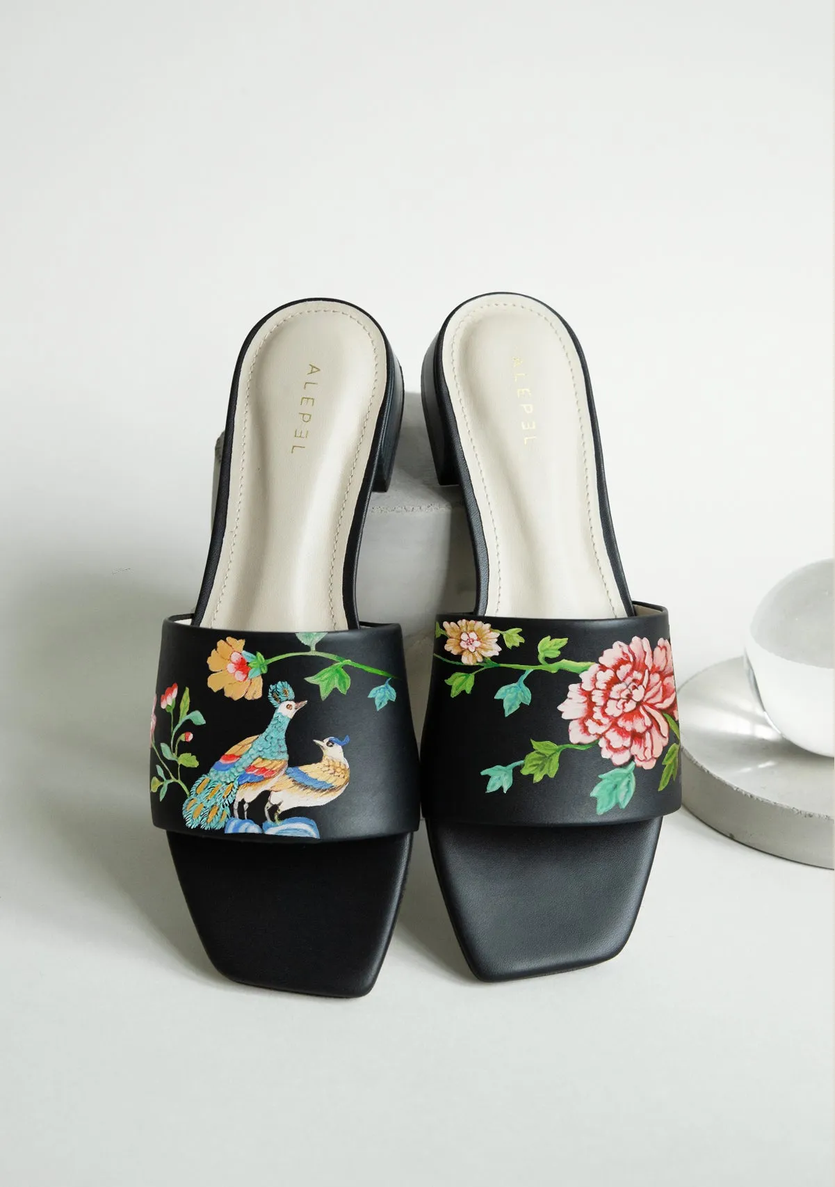 English Porcelain Black Square Easy Walking