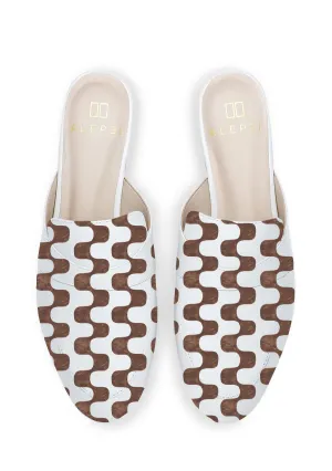 Warm Retro White Mule elegant design