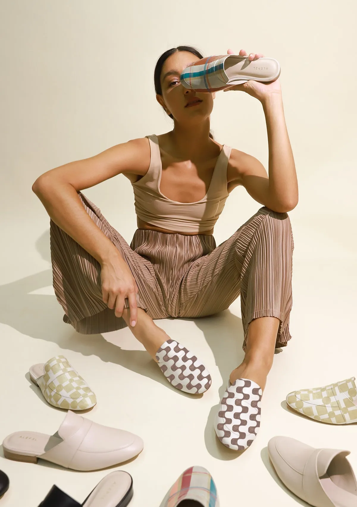 Flexible Cushion Foam Warm Retro White Mule