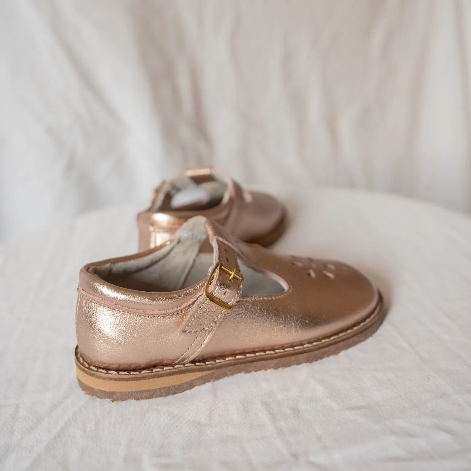 Flora T-Strap - Copper Slip Resistant