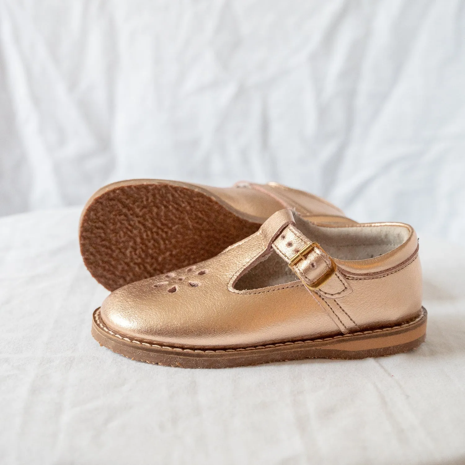 Flora T-Strap - Copper Slip Resistant