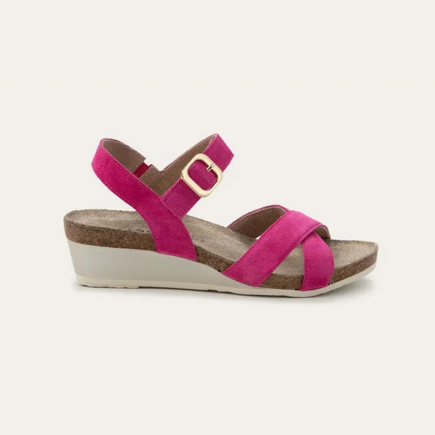 Trendy And Comfortable Relaxed Fit Shoes NAOT THRONE - FUCHSIA