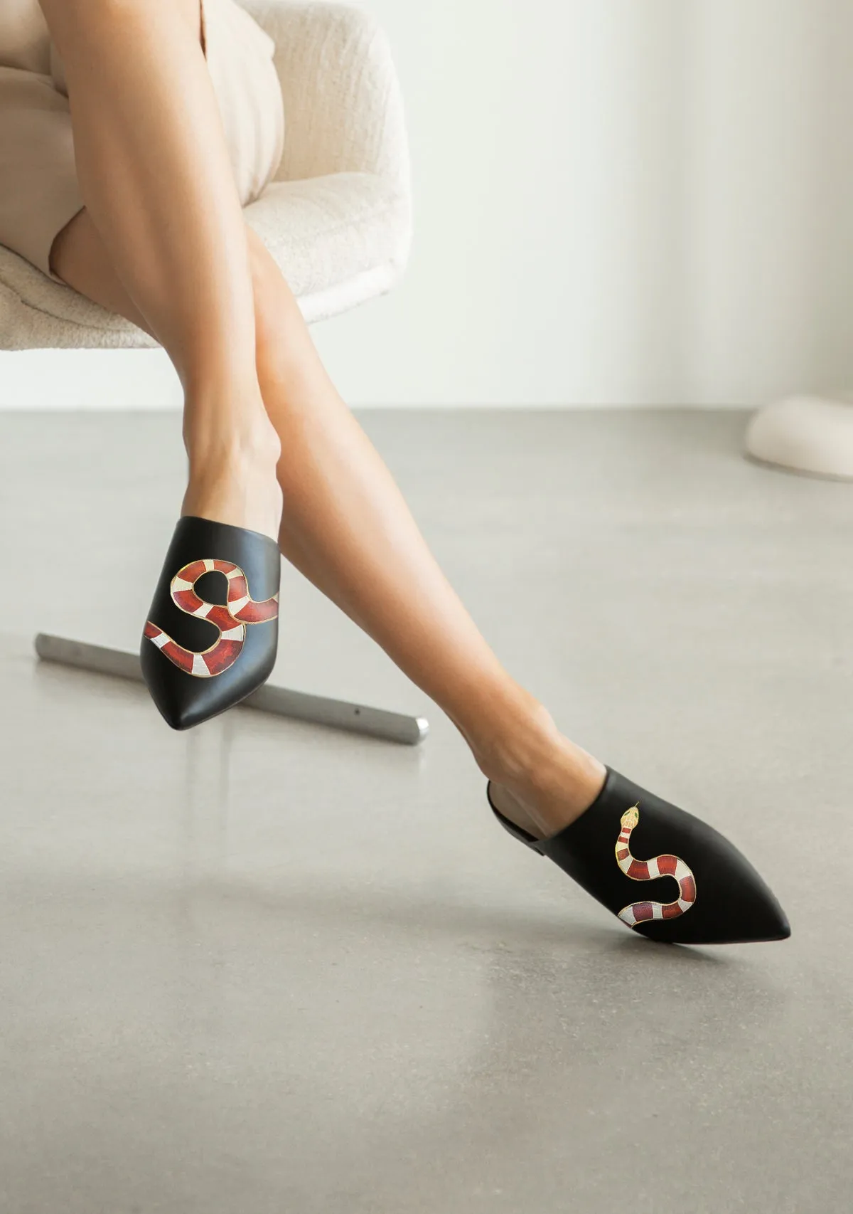 Gold Snake Black Pointe Glam-Look