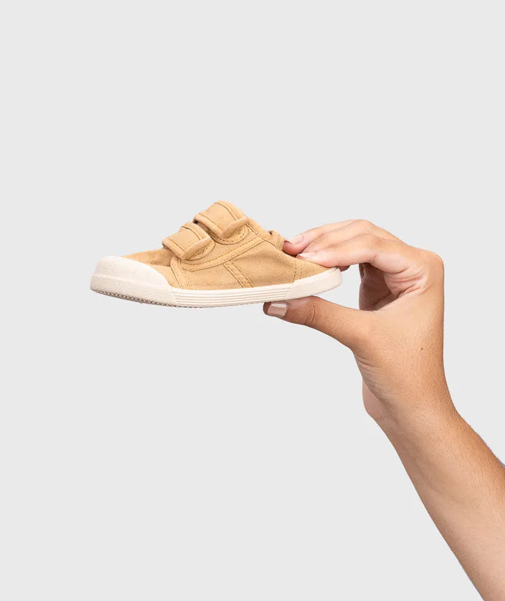 Igor Boy's and Girl's Lona V Shoes, Cereal Canvas Upper
