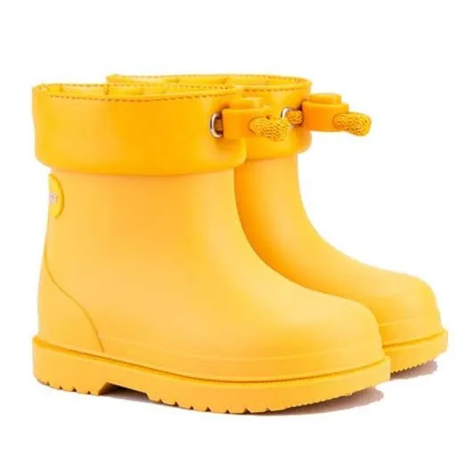 Basketball - inspired kids' shoes Igor Girl's and Boy's Bimbi Euri Boots - Amarillo