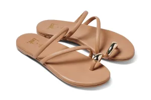 Itsybitsybird leather toe-ring sandal in beach - product angle shot