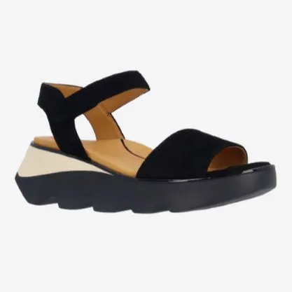 L'AMOUR DES PIEDS HALSTEN - BLACK Sleek Summer Sandals
