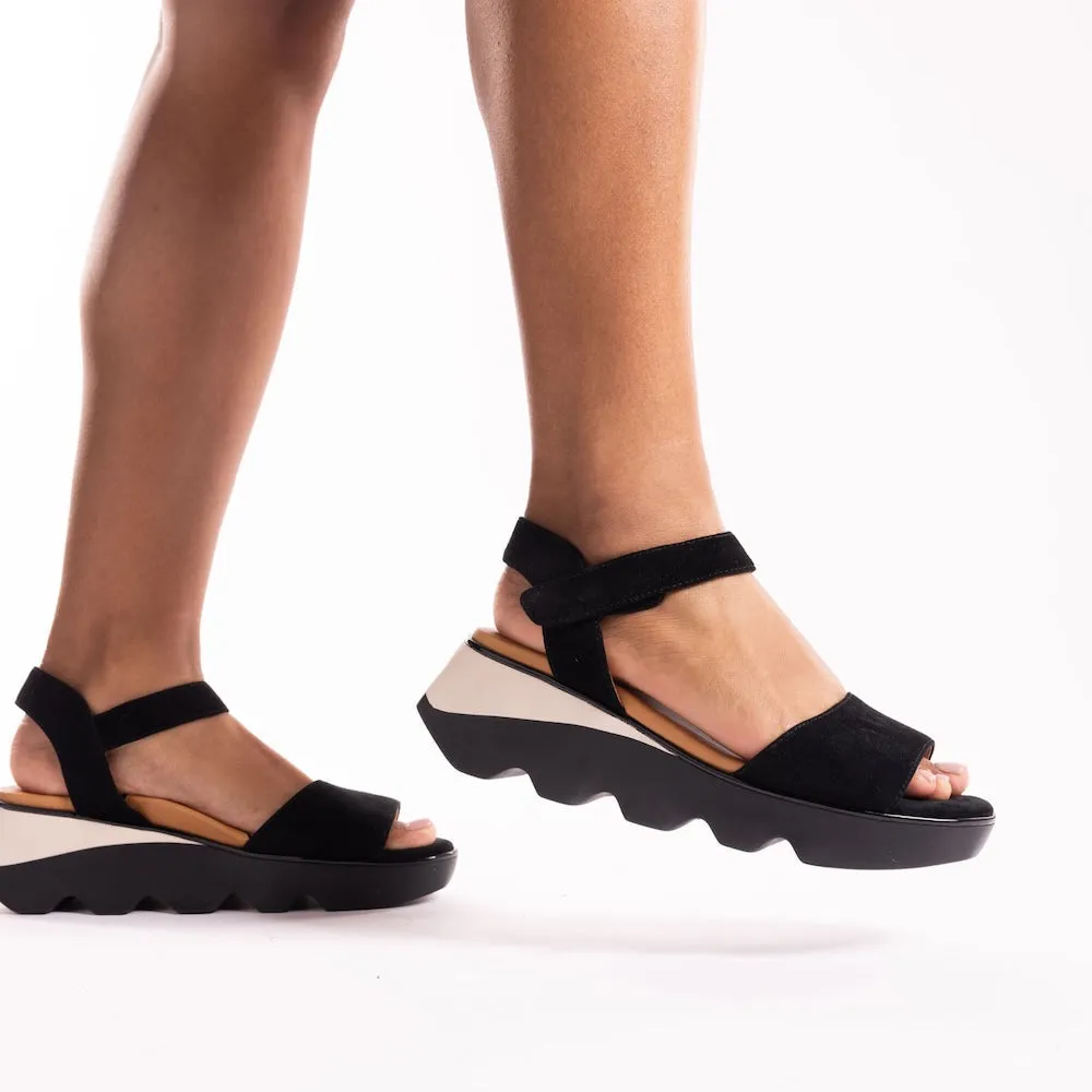 L'AMOUR DES PIEDS HALSTEN - BLACK Sleek Summer Sandals
