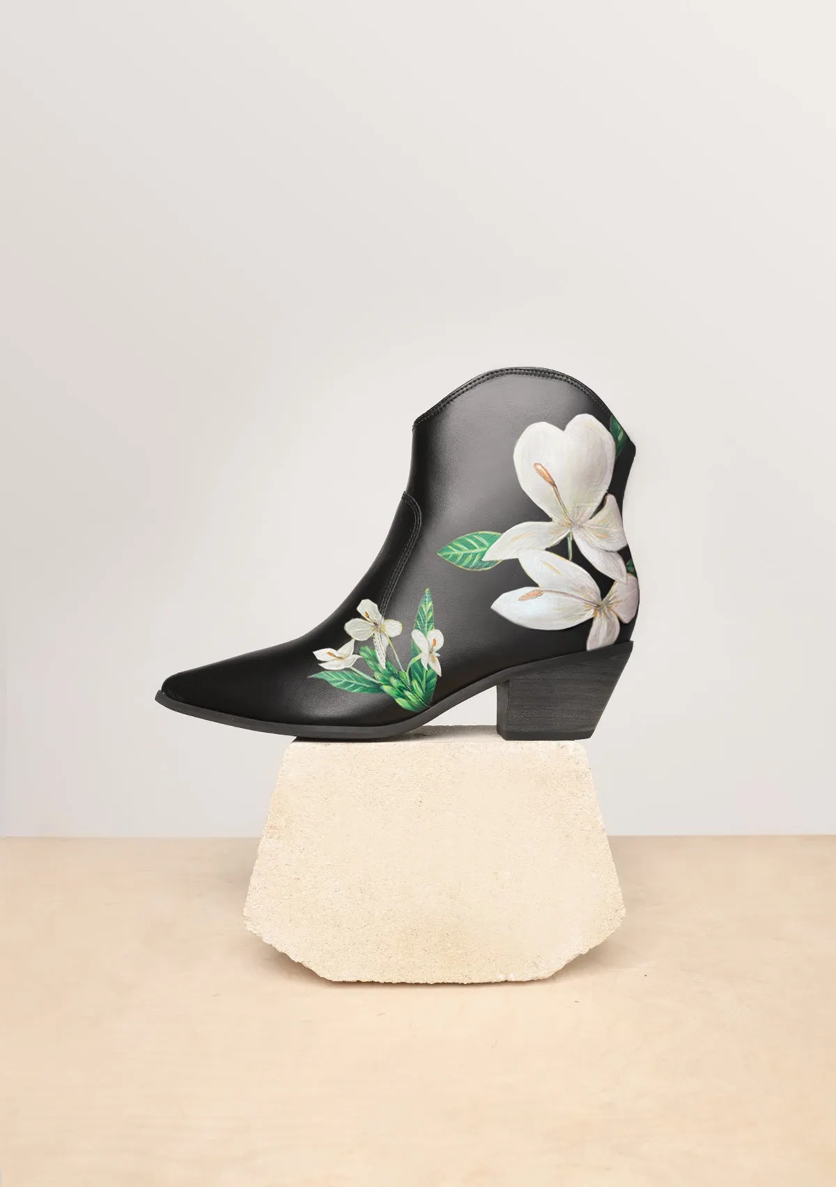 Mariposa Black Cowboy Boot Fashionable Style