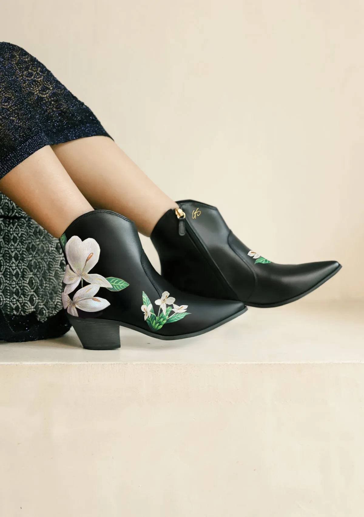 Mariposa Black Cowboy Boot Fashionable Style