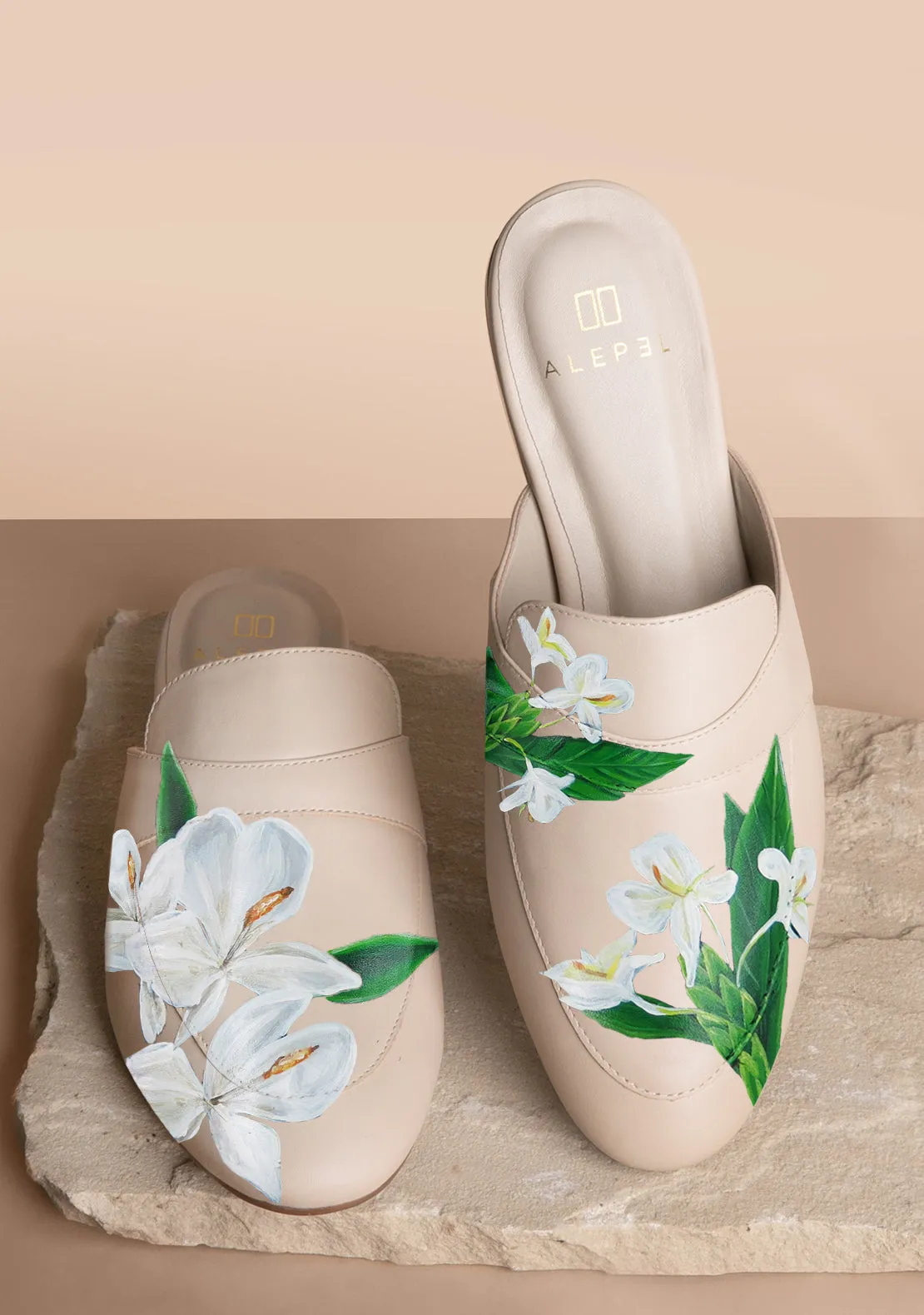 Mariposa Flower Beige Mule Athletic Design