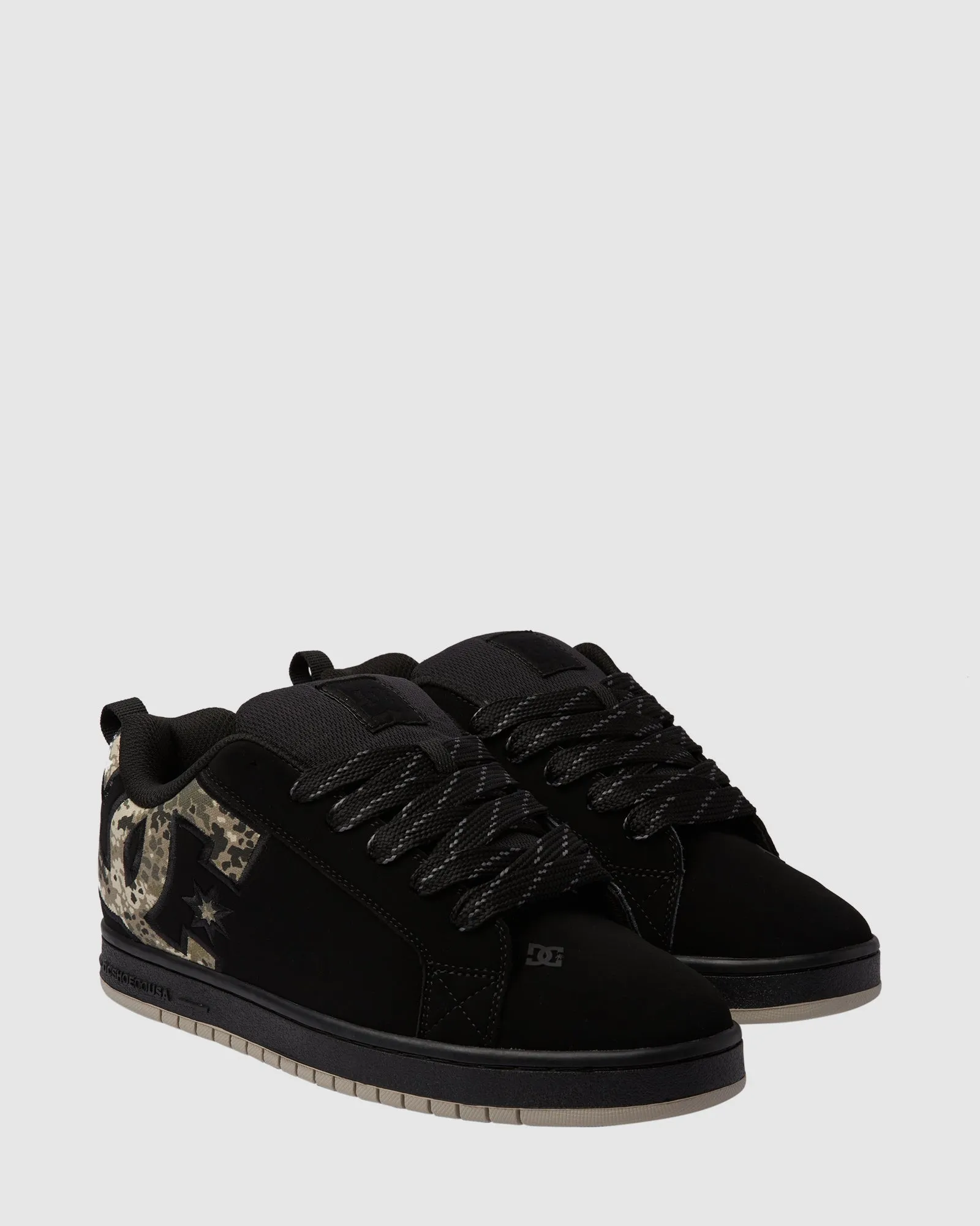 Mens Court Graffik SE Shoes Snappy design