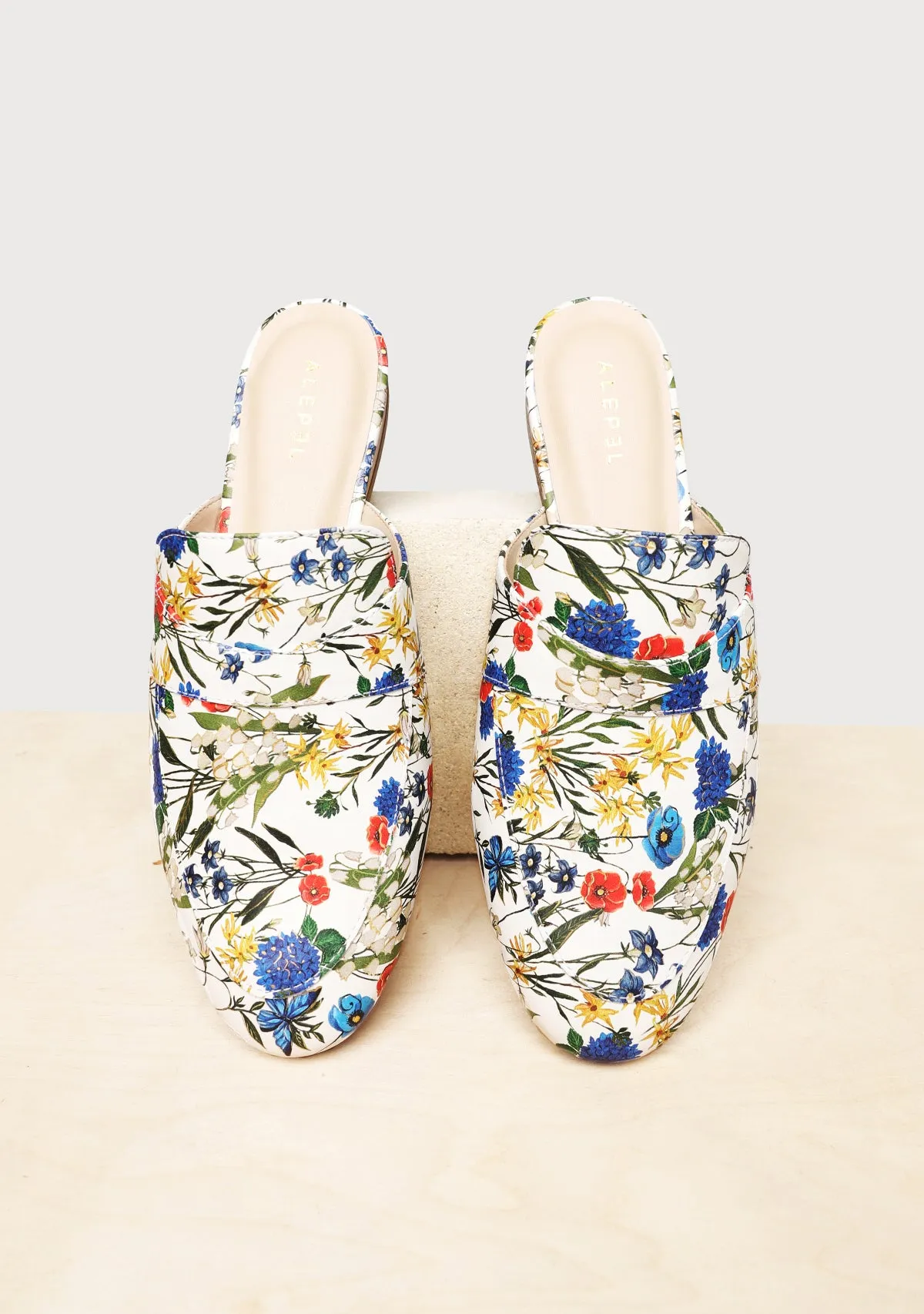 Multifloral White Mule Adjustable Slip Strap