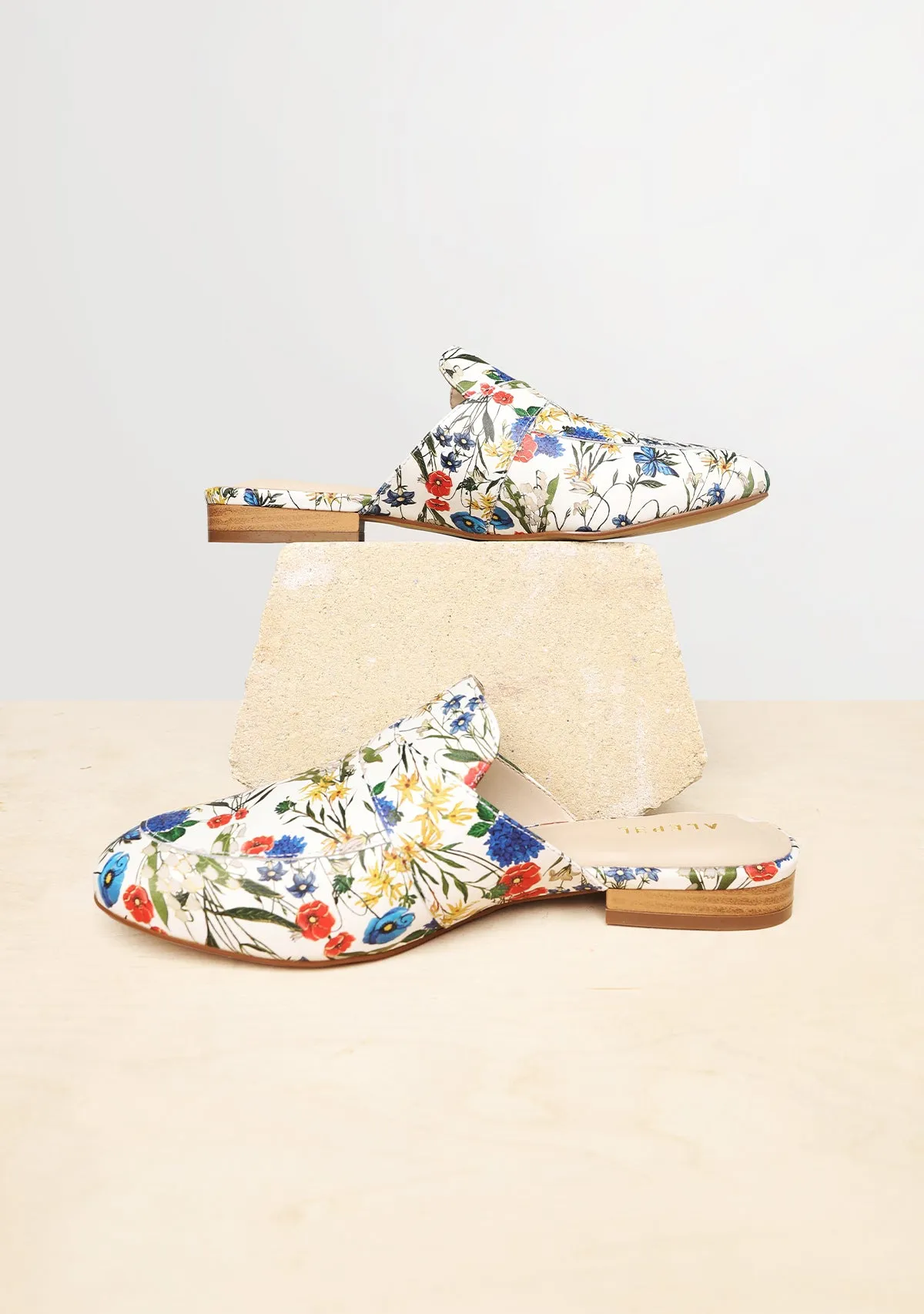 Multifloral White Mule Adjustable Slip Strap