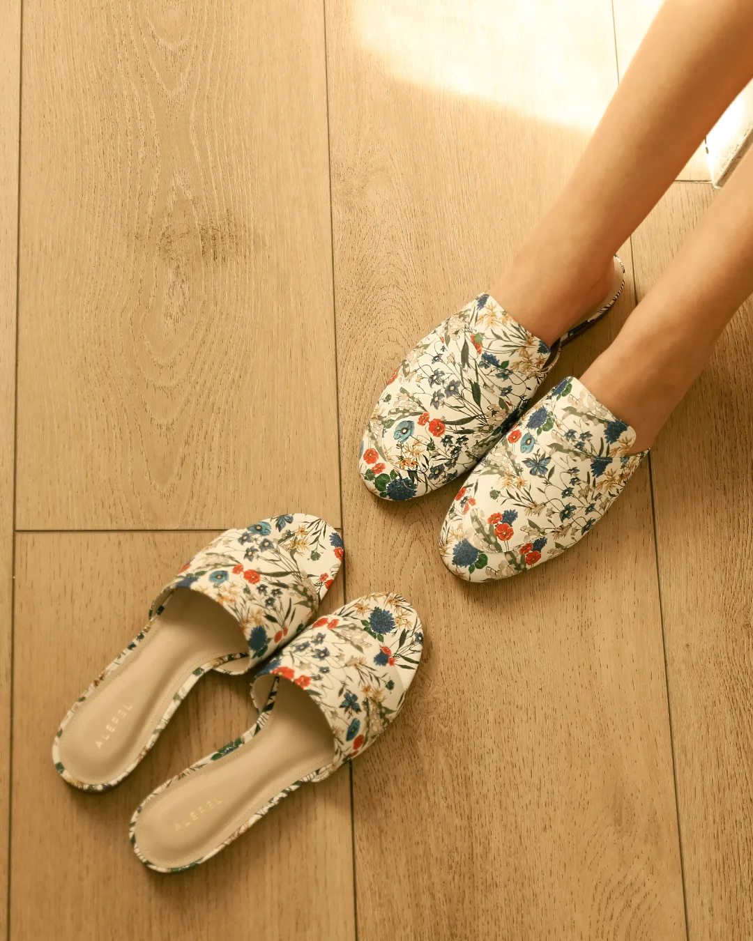 Multifloral White Mule Adjustable Slip Strap