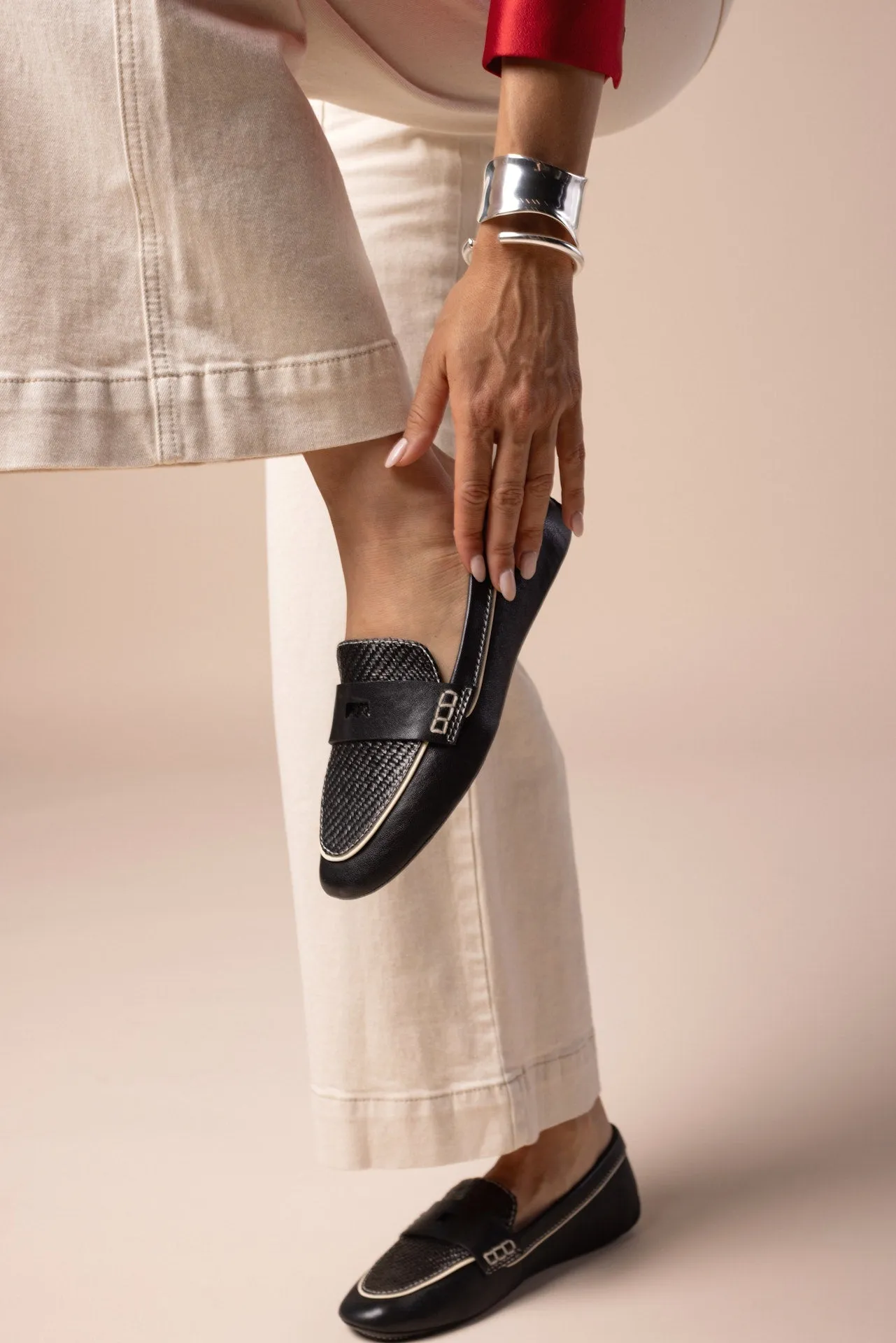Odor-free The Vesper Driver - Black Leather Raffia