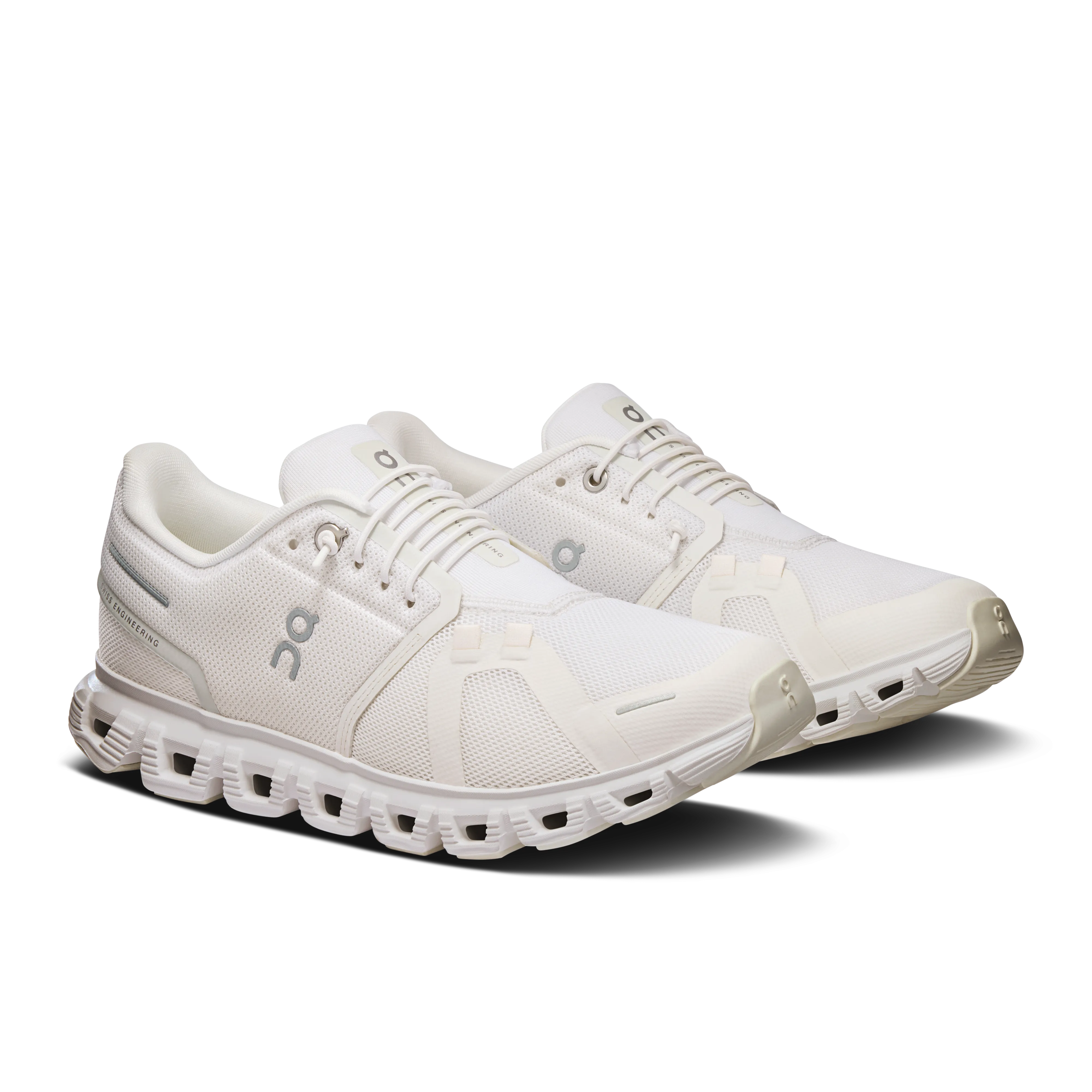 ON RUNNING CLOUD 6 - WHITE Trendy twist