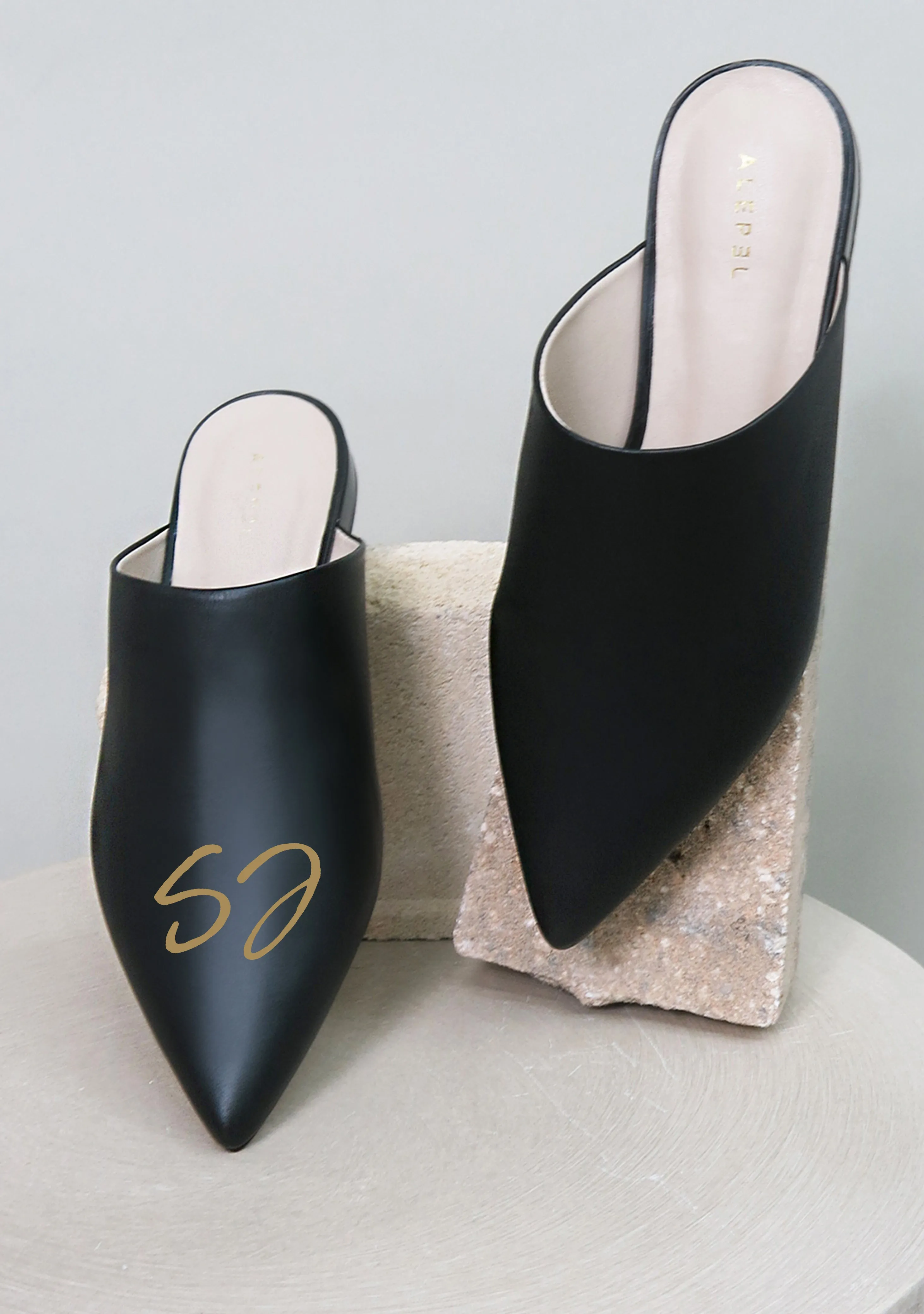 Quick-Cushion Monogram Black Pointe