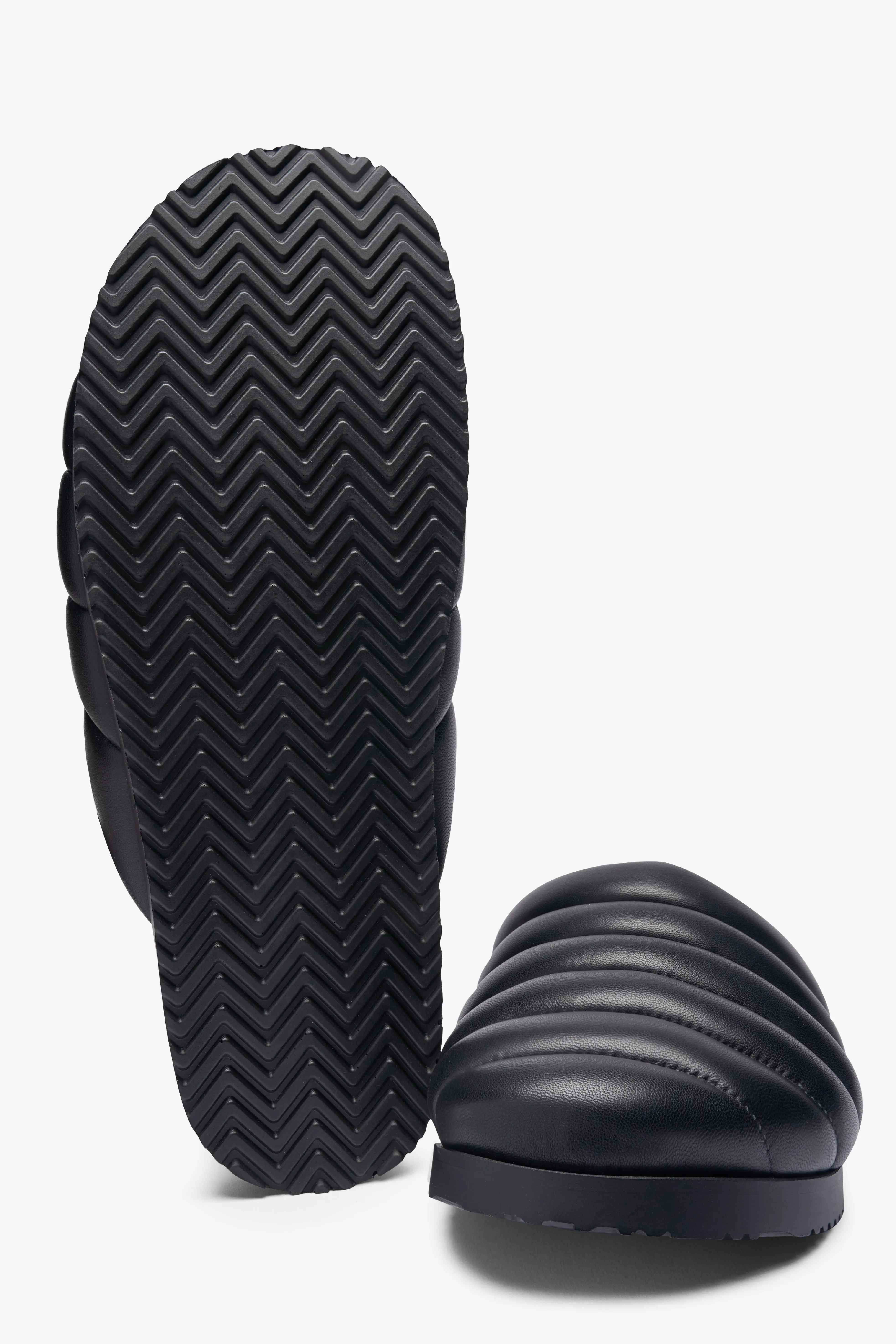 Quincy Padded Black Nappa Waterproof Band