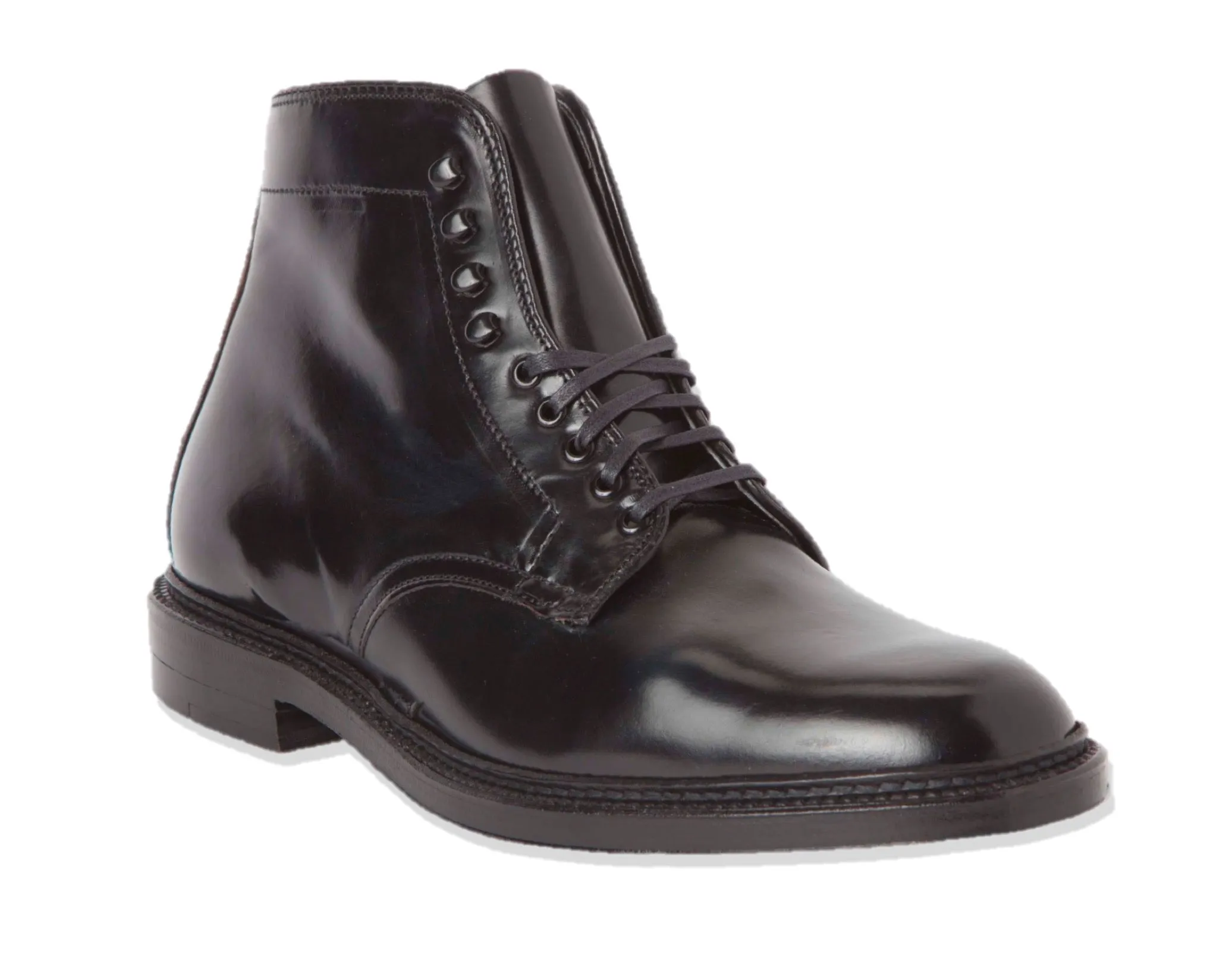 The Alden Madison D6842H Director Boot in Black Shell Cordovan is a polished ankle boot with lace-up closure and speed hooks. Its sleek finish, smooth surface, and solid heel make it perfect for formal occasions.