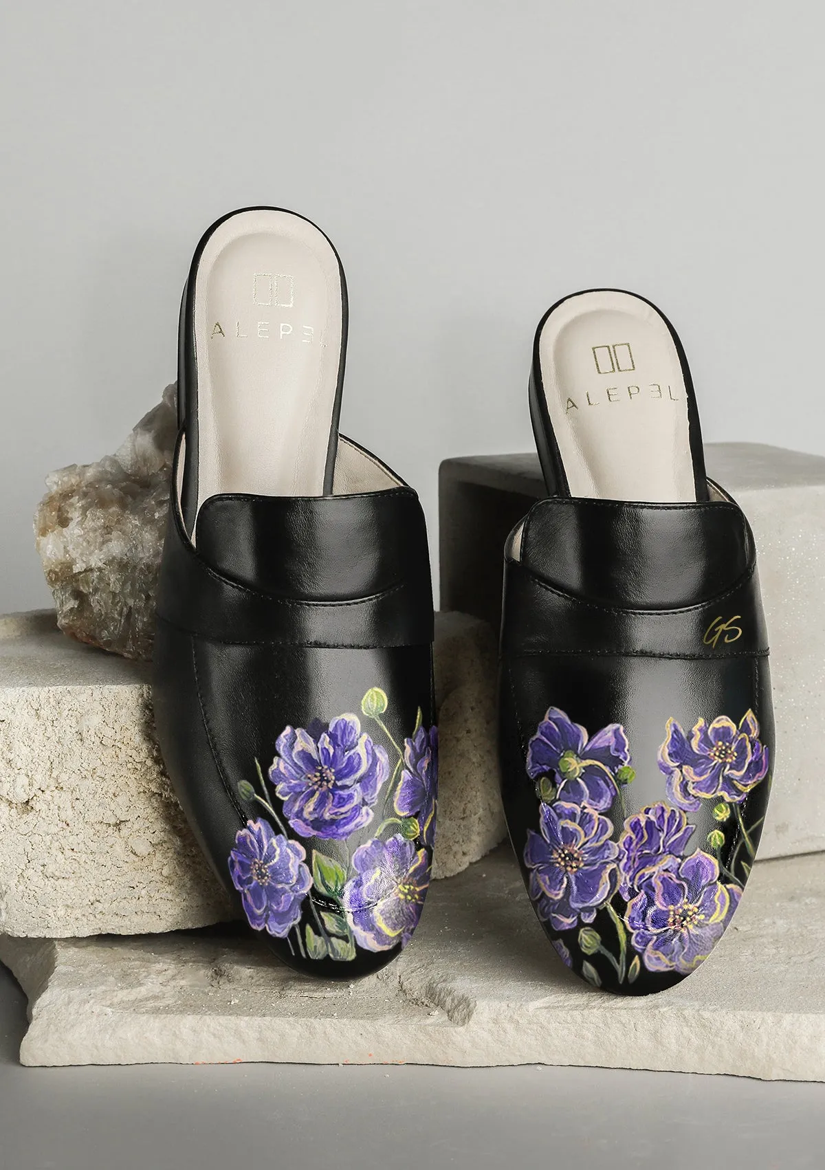 Slip-On Comfort Cosmos Flowers Black Mule