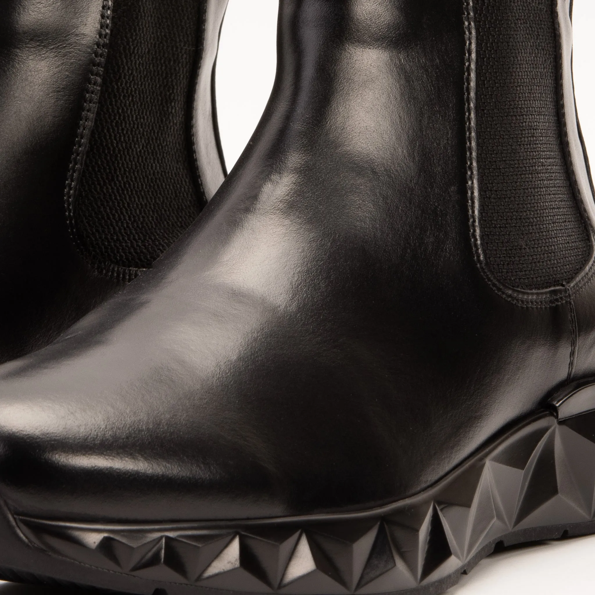 Smart-Casual The Apex Black Leather Men Chelsea Boot