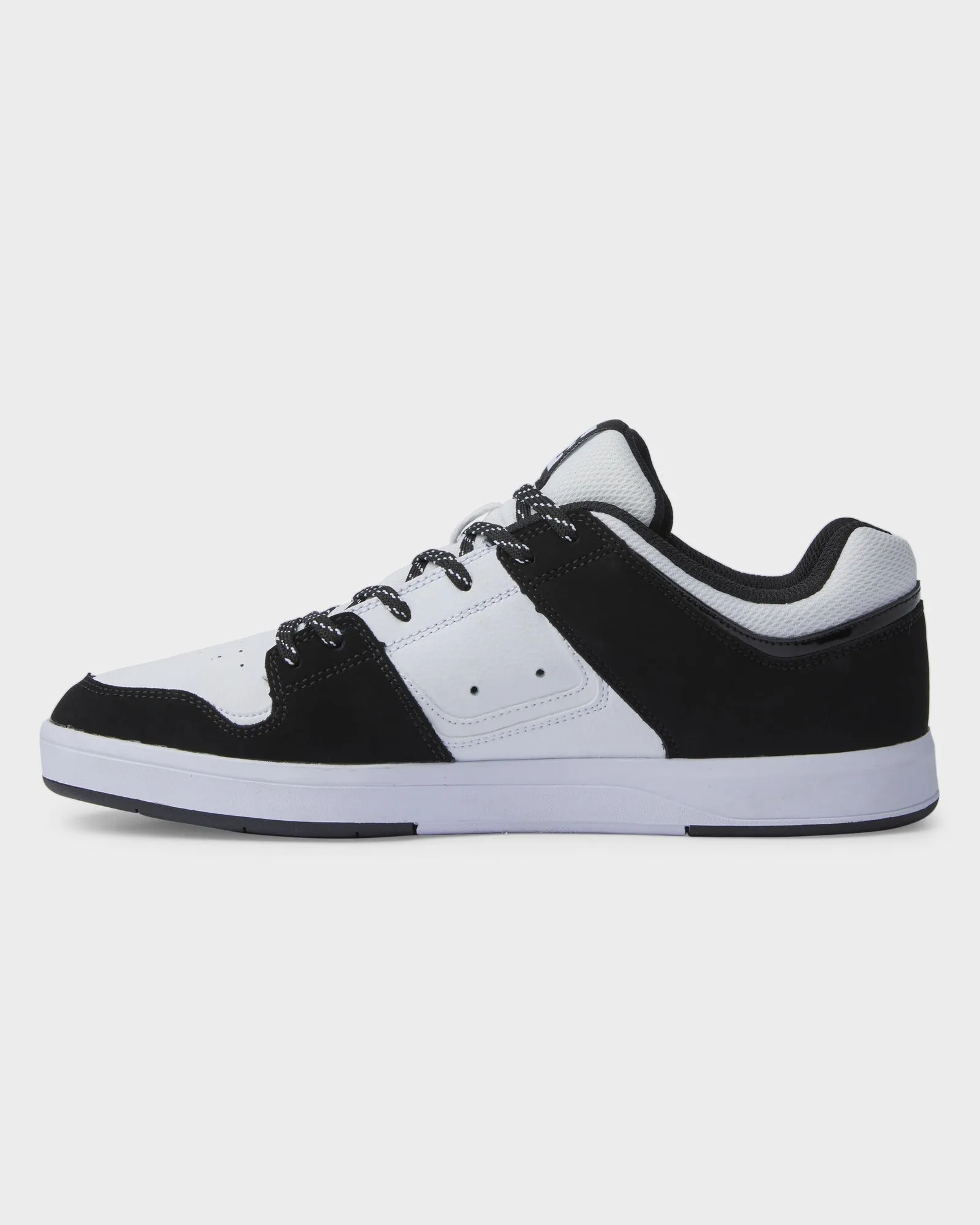 Smooth silhouette Mens DC Shoes Skate Shoes