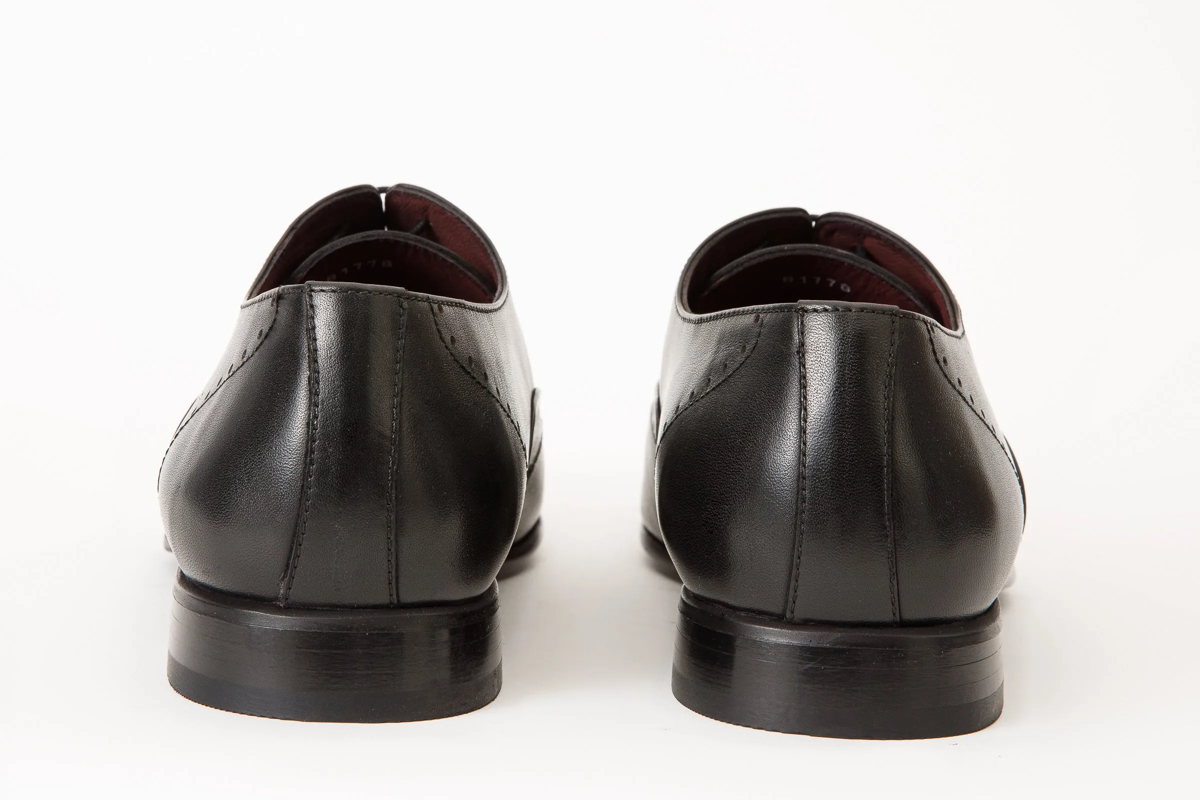snug-fit The Roma Black Leather Wingtip Oxford Men Shoe
