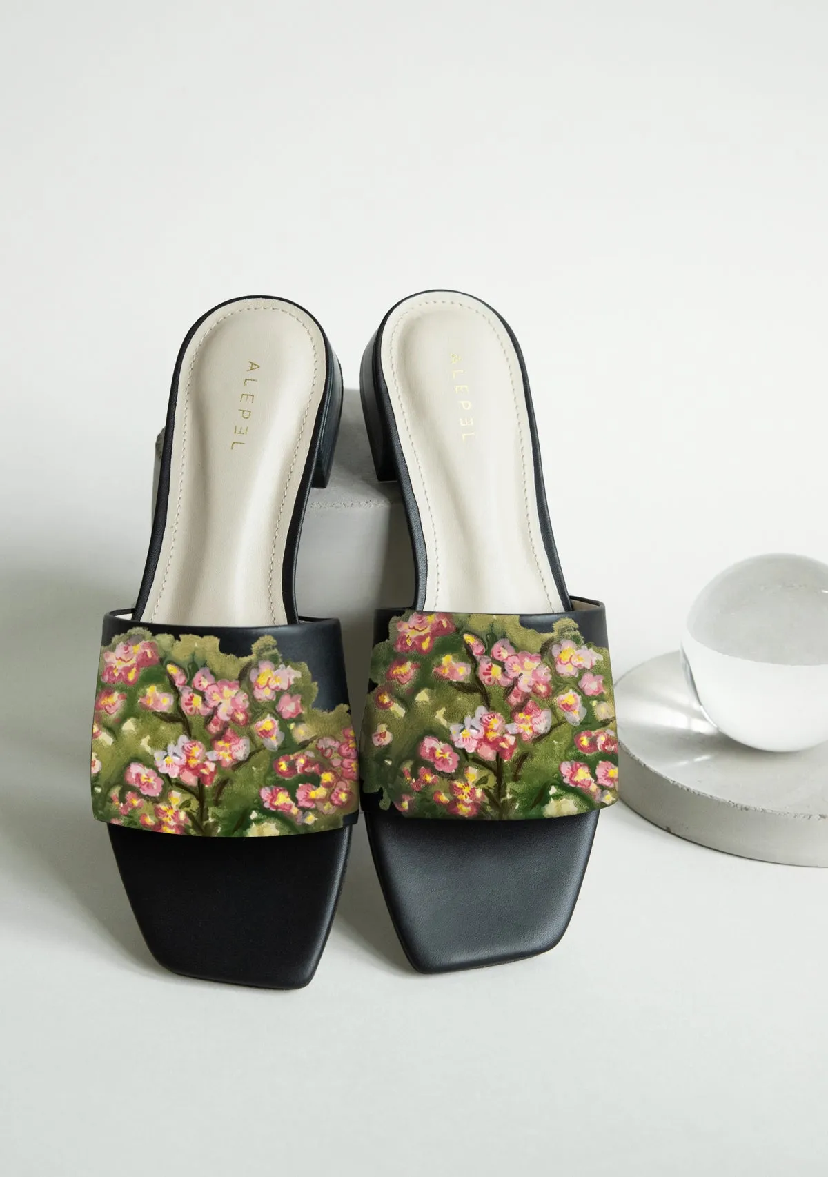 Soft Flex Magnolia Black Square