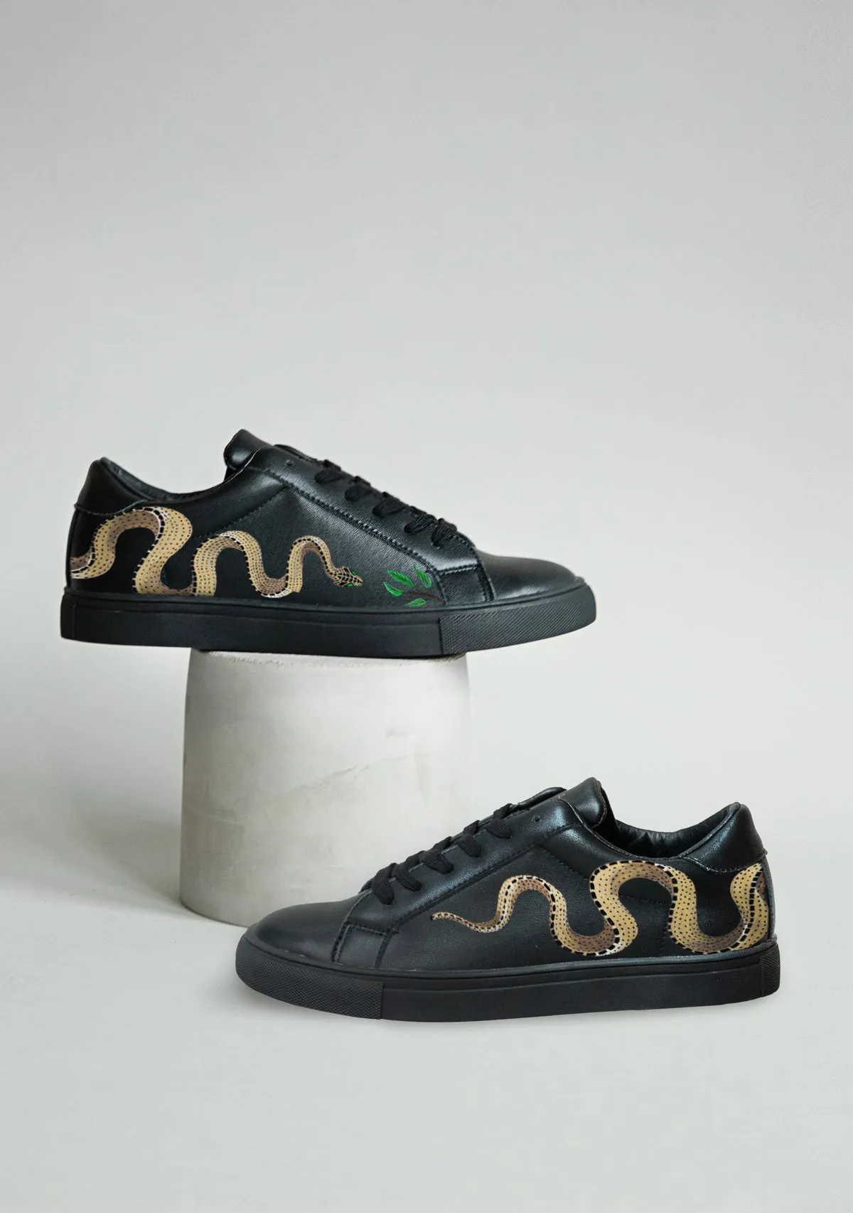 Structured performance Serpent Black Sneaker