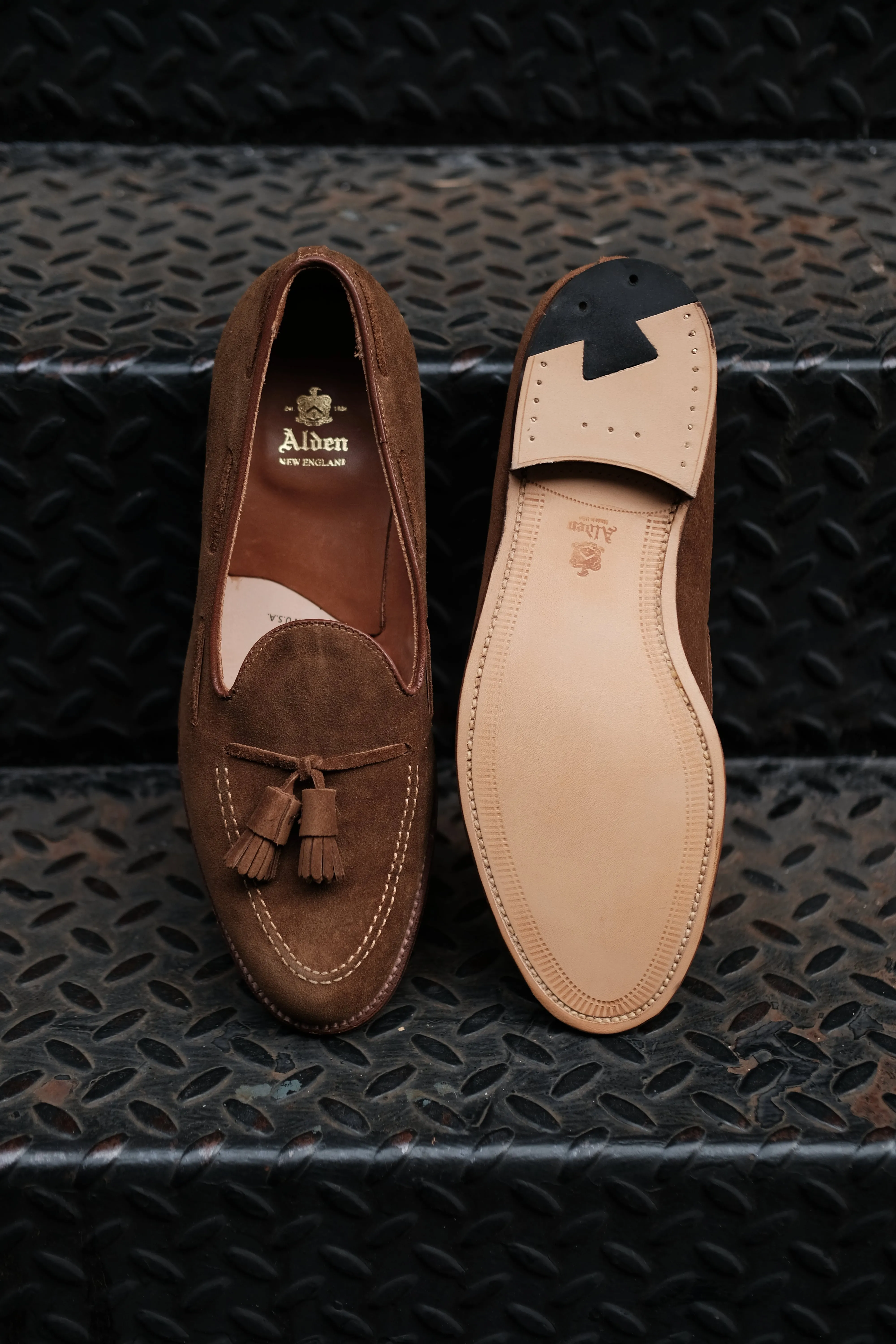 Style Icon 3403 - Tassel Loafer in Snuff Suede
