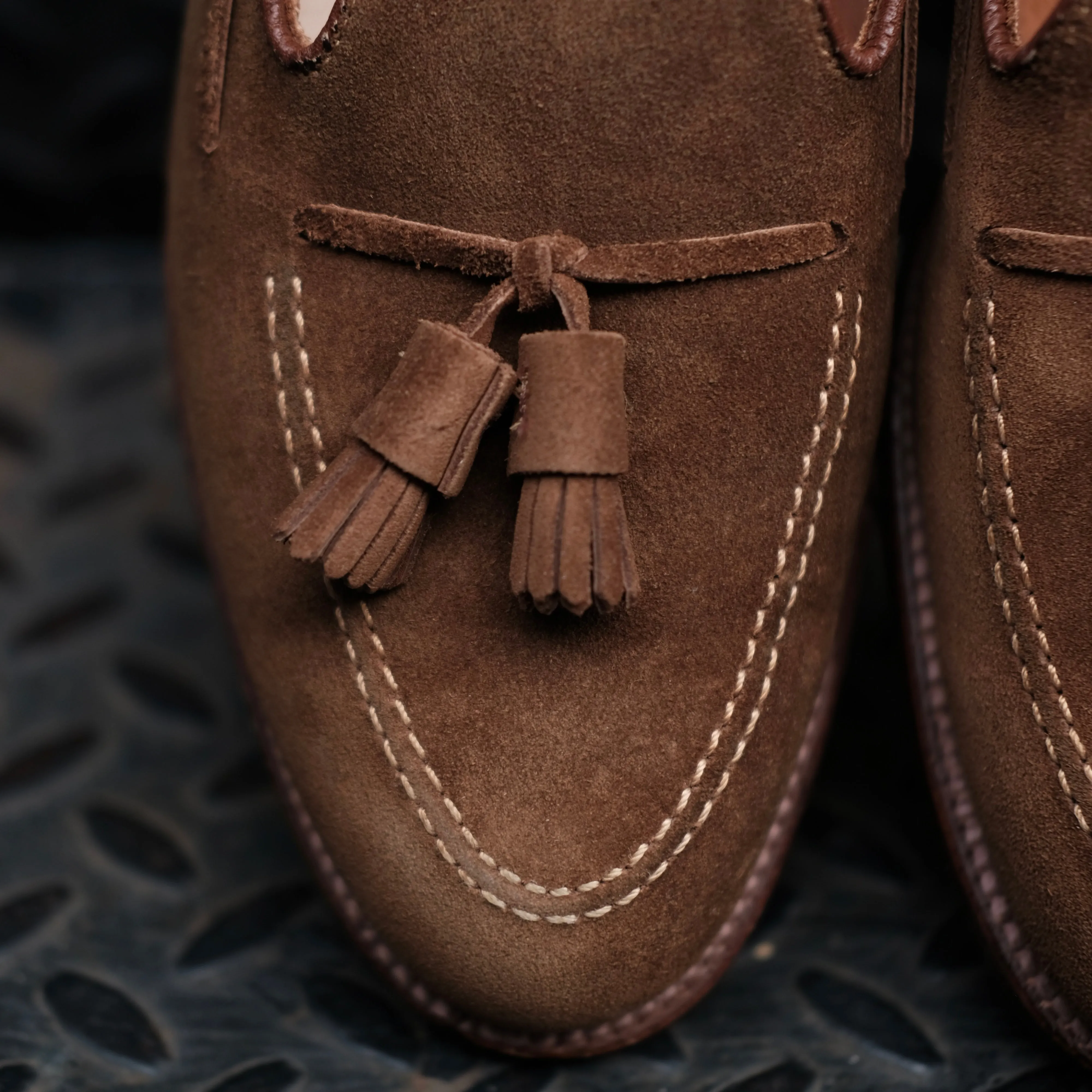 Style Icon 3403 - Tassel Loafer in Snuff Suede