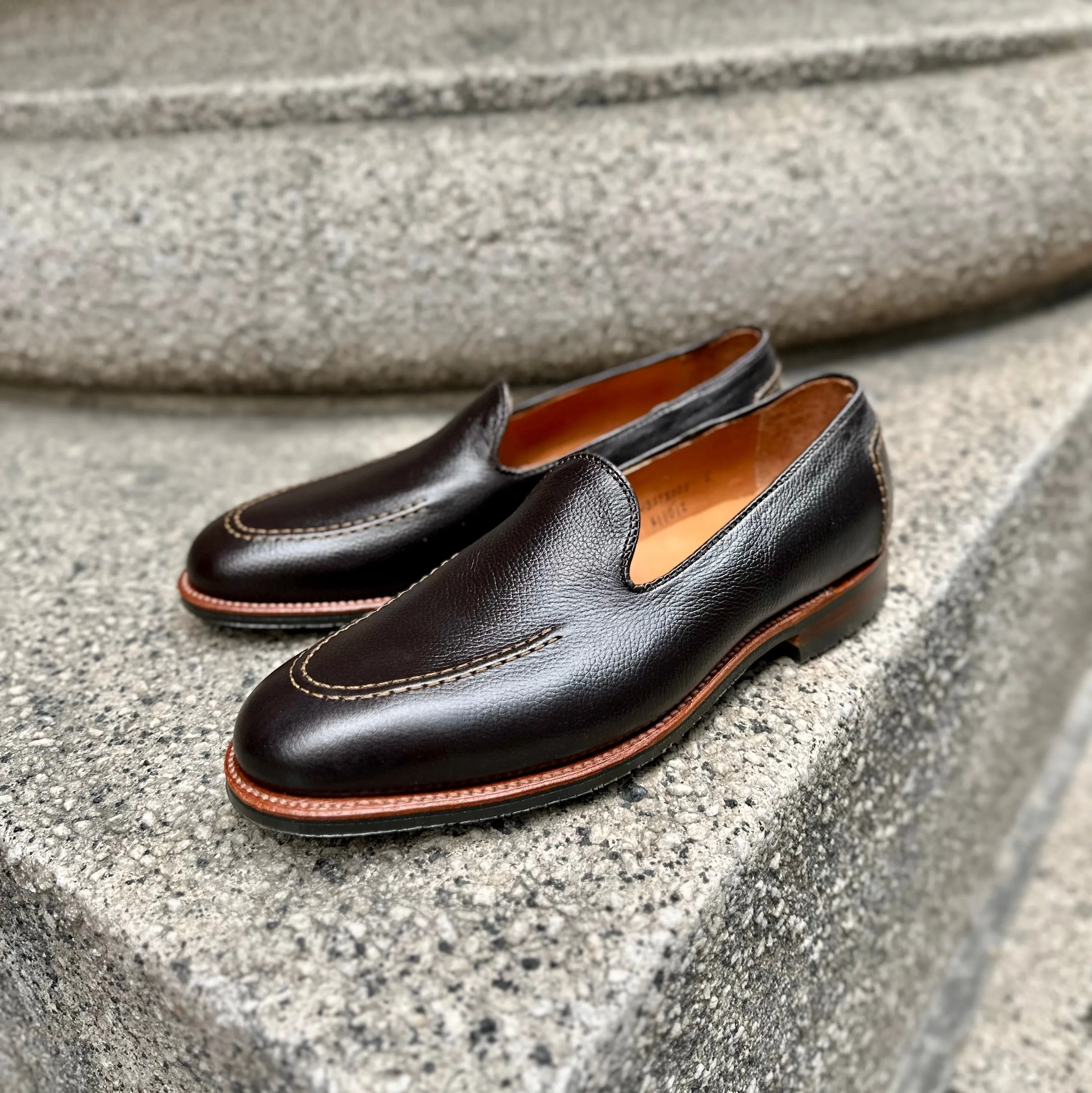 A1101L - Vanderbilt in Brown Regina Grain Quilted Lining