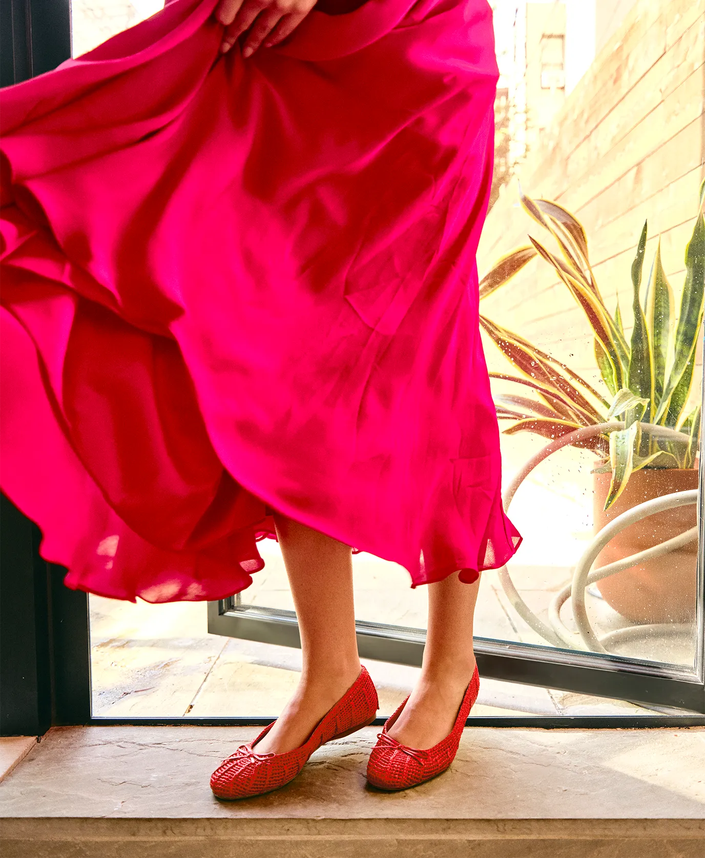 The Hummingbird - Red Raffia Street Fit