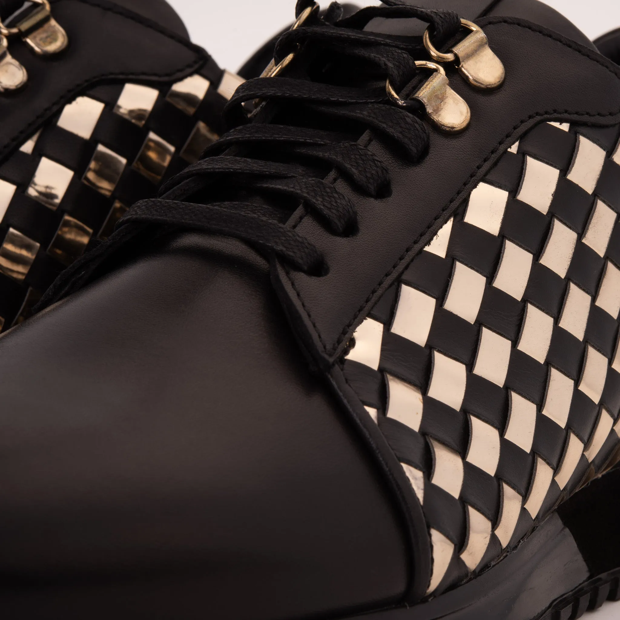 The Mackenzie Black & Gold Woven Leather Men Sneaker Dry-Land