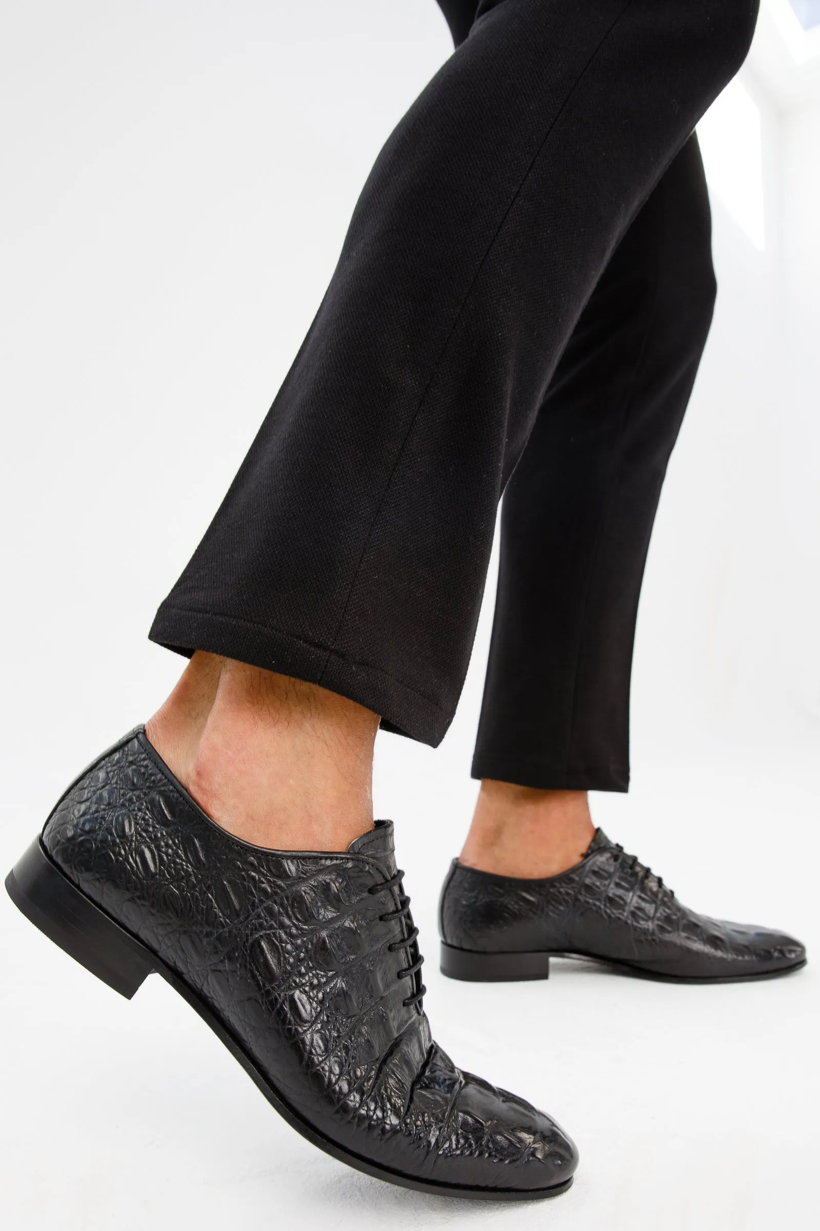 The Randor Black Crocodile Leather Oxford Men Shoe Trail