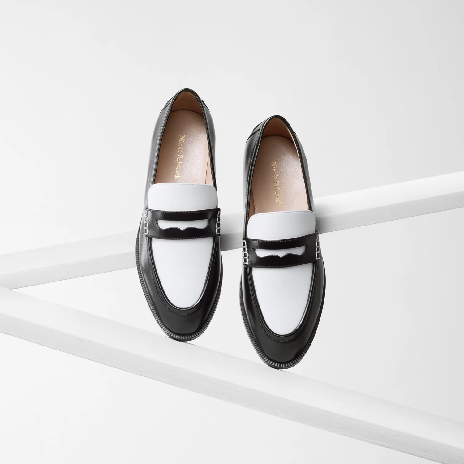 Timeless Step Edge Chad Loafer | Black/white combo